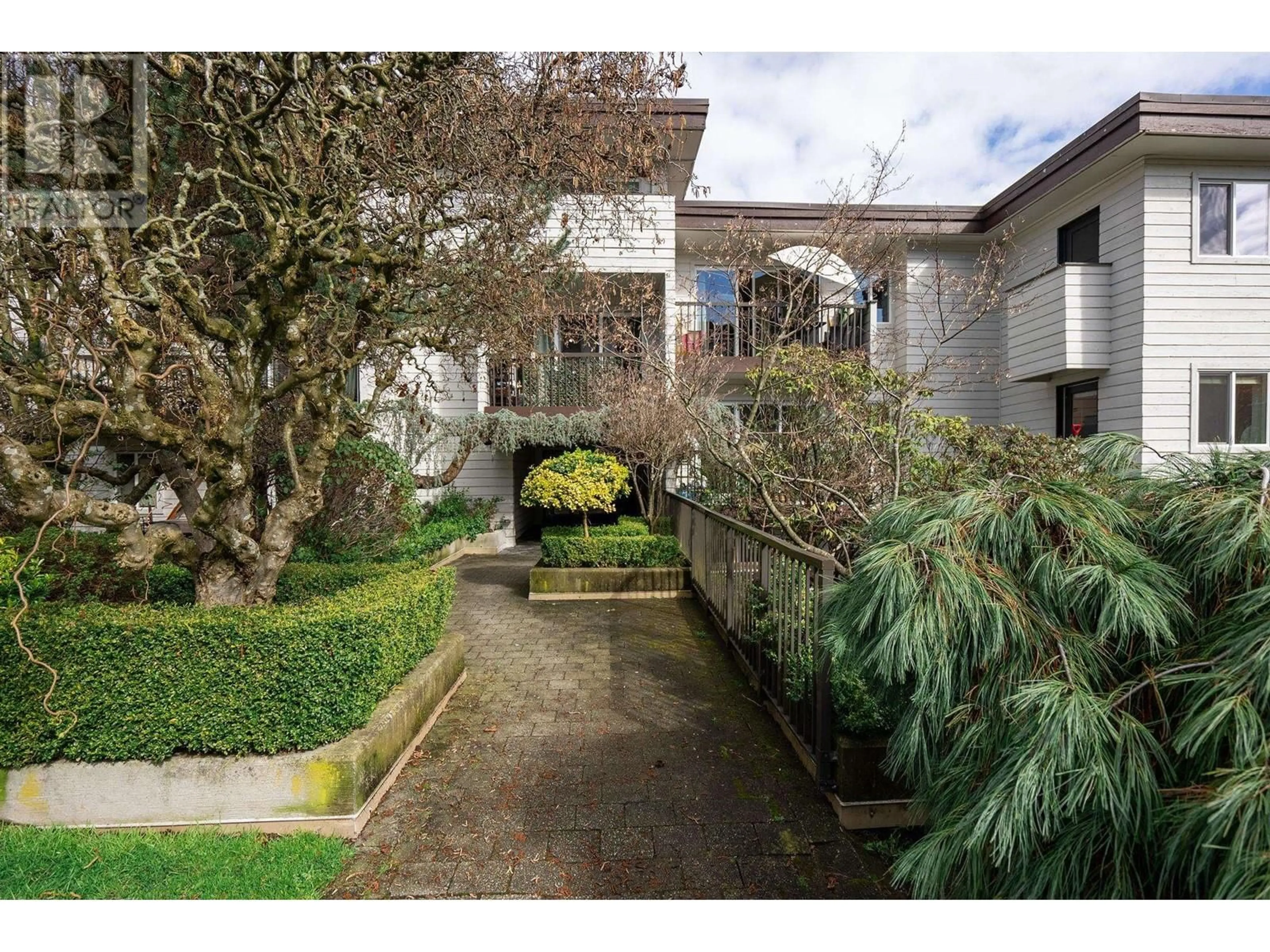 Patio, street for 2125 2ND AVENUE, Vancouver British Columbia V6K1H7