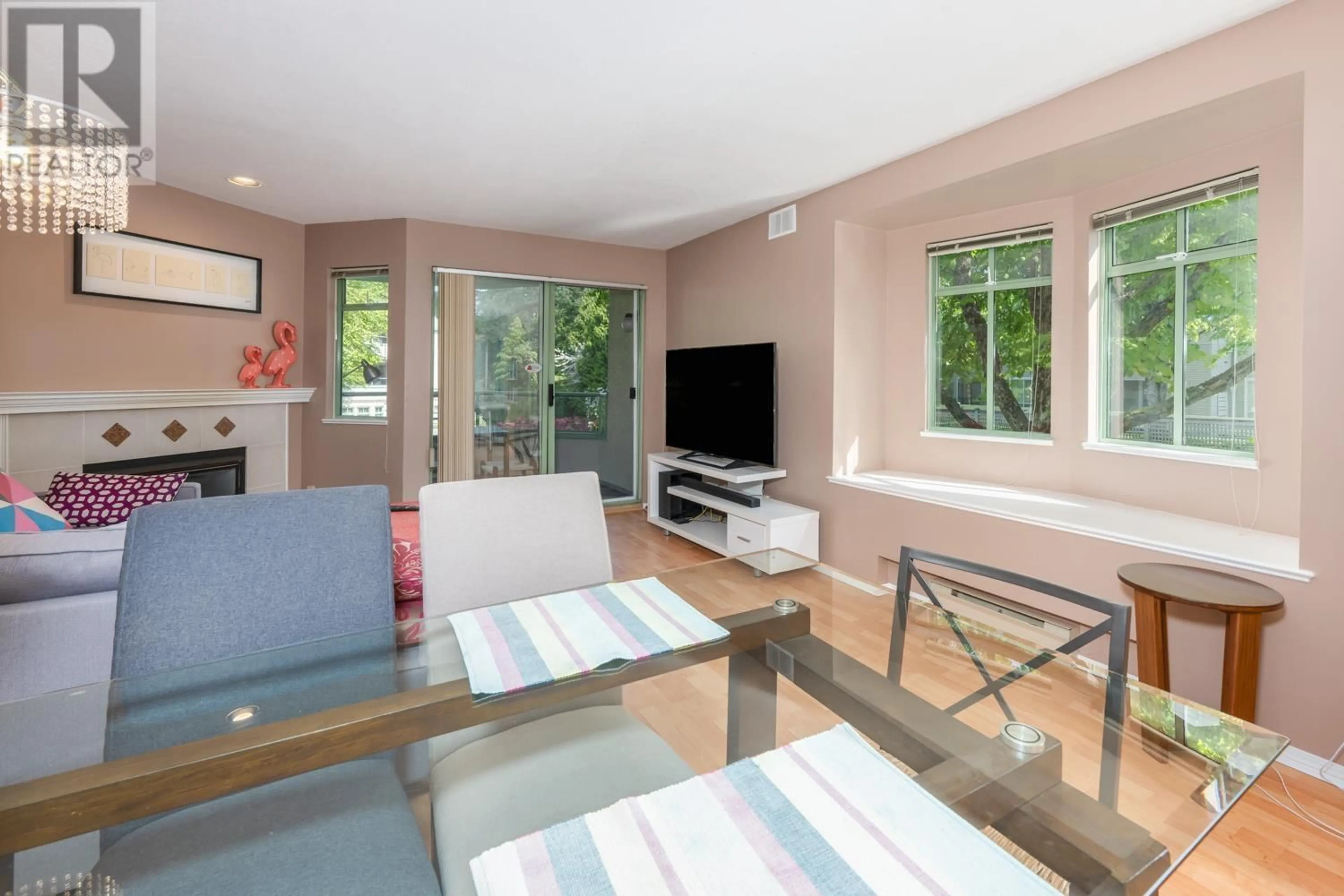 Living room with furniture, unknown for 319 - 6735 STATION HILL COURT, Burnaby British Columbia V3N4W5