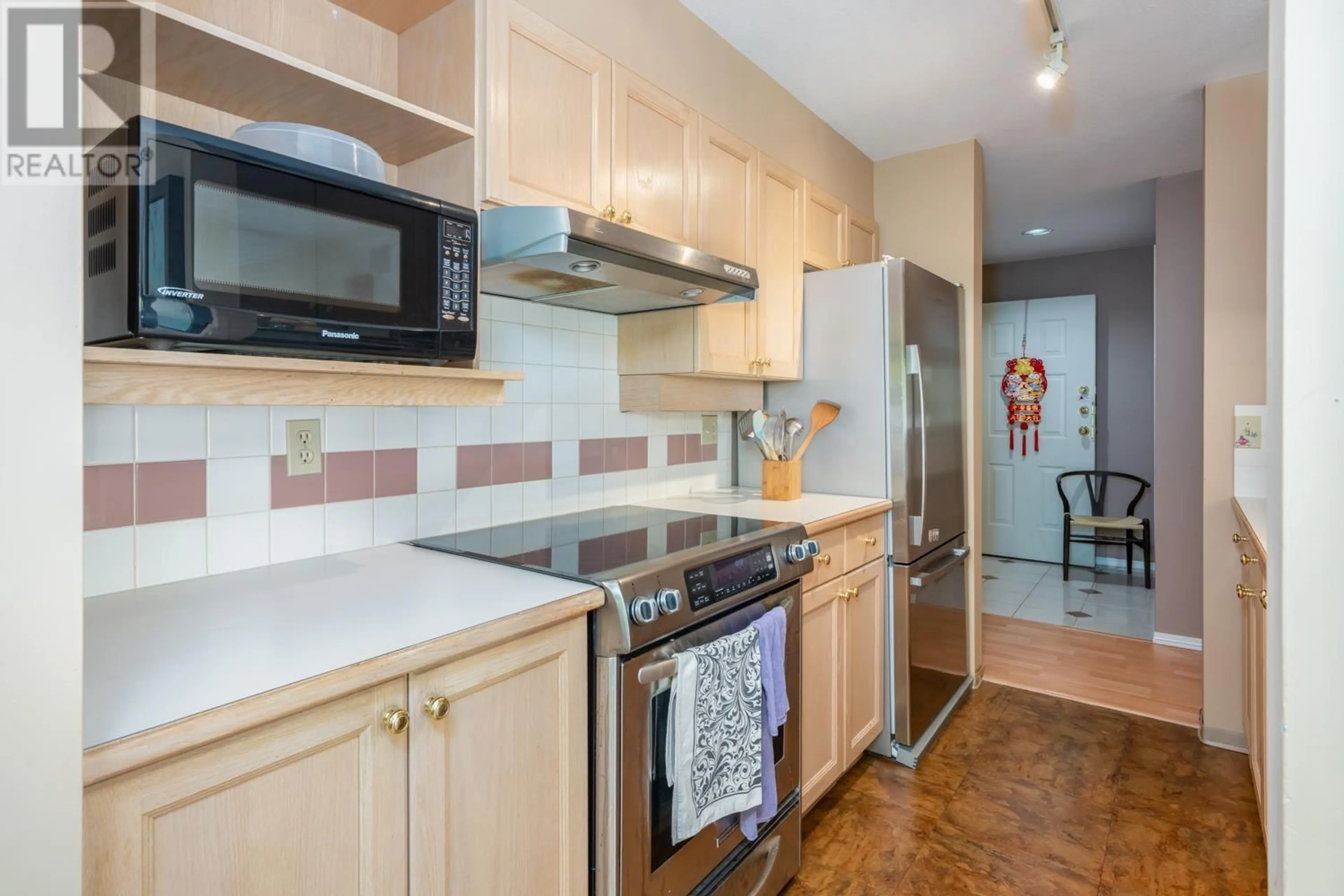 Standard kitchen, unknown for 319 - 6735 STATION HILL COURT, Burnaby British Columbia V3N4W5