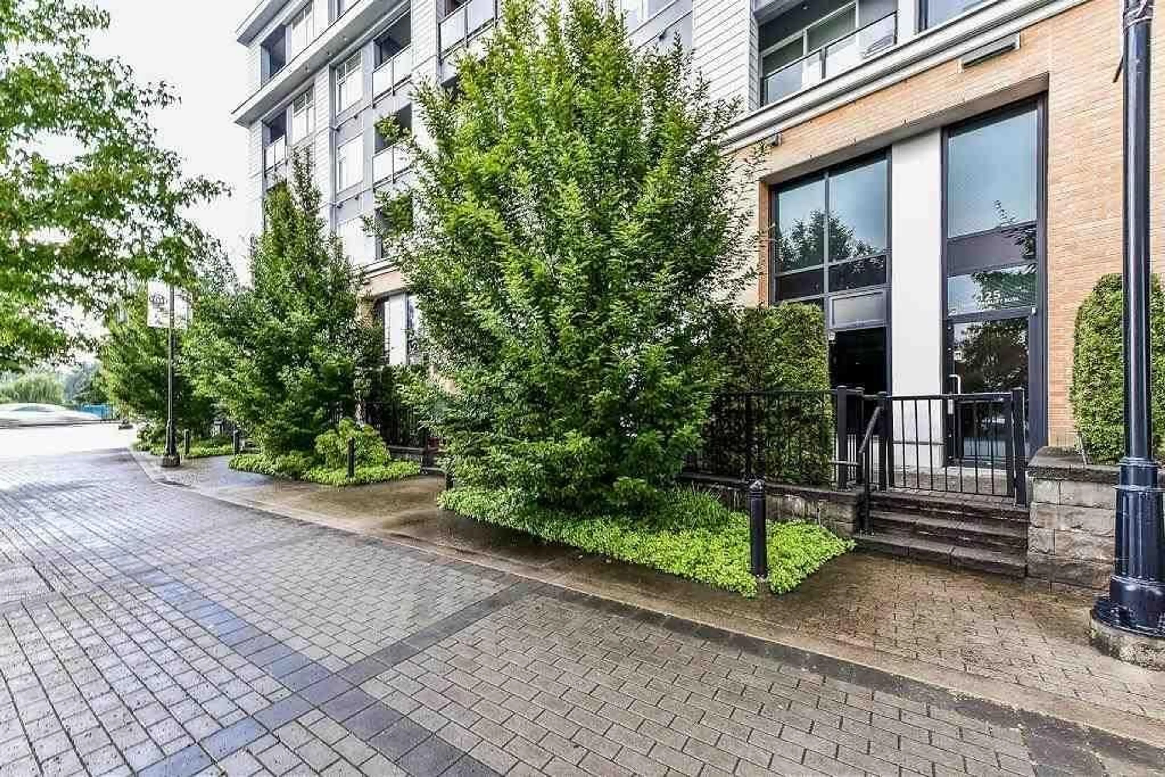 Patio, street for 125 - 10788 WHALLEY, Surrey British Columbia V3T0G1