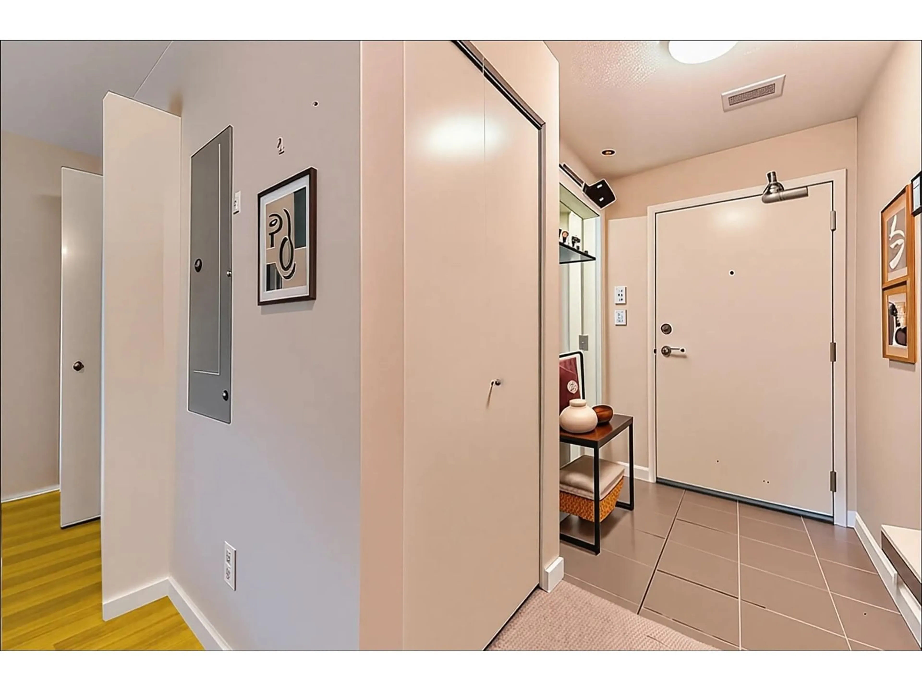 Indoor entryway for 125 - 10788 WHALLEY, Surrey British Columbia V3T0G1