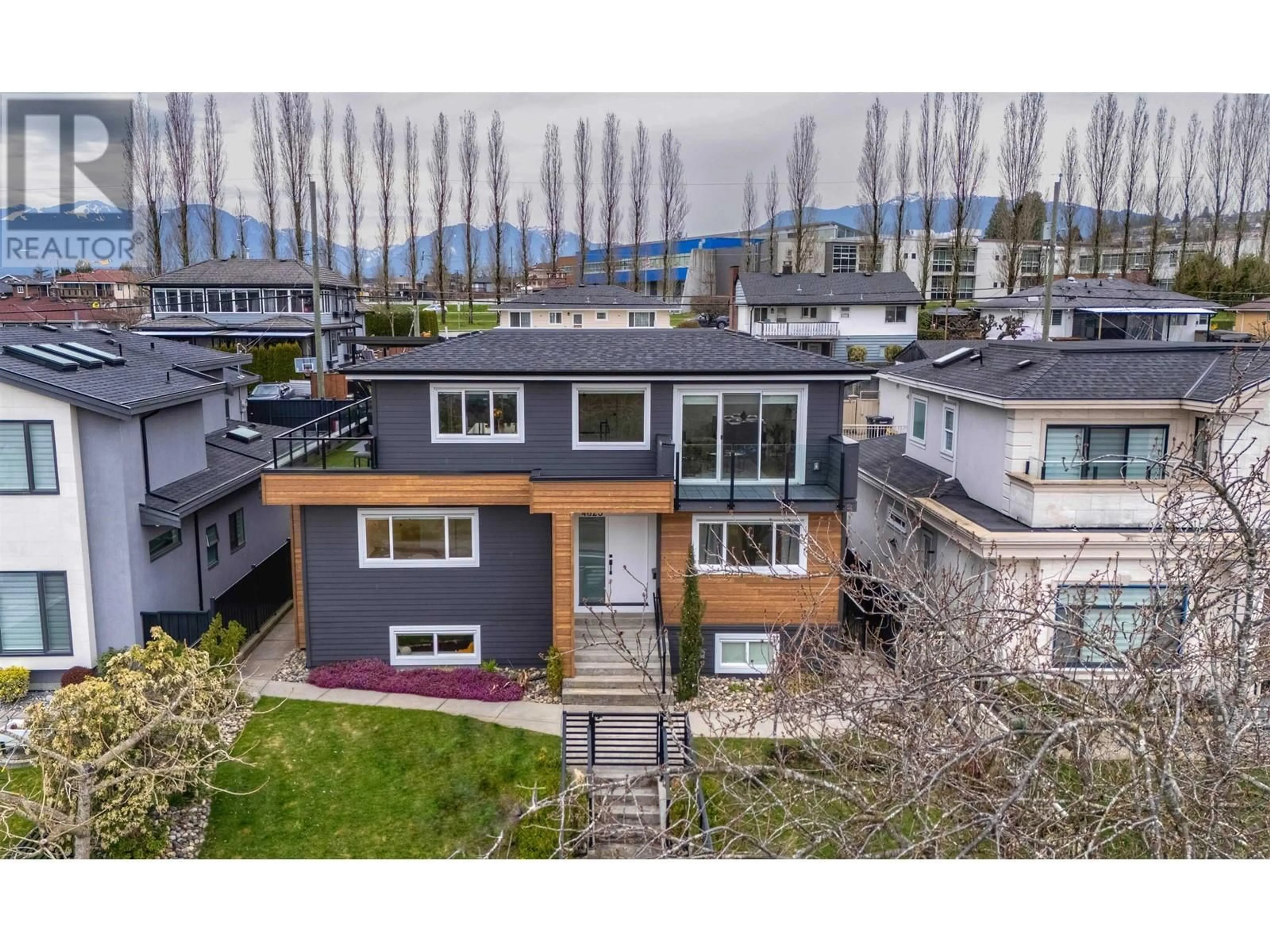 A pic from outside/outdoor area/front of a property/back of a property/a pic from drone, mountain view for 4623 NAPIER STREET, Burnaby British Columbia V5C3H6
