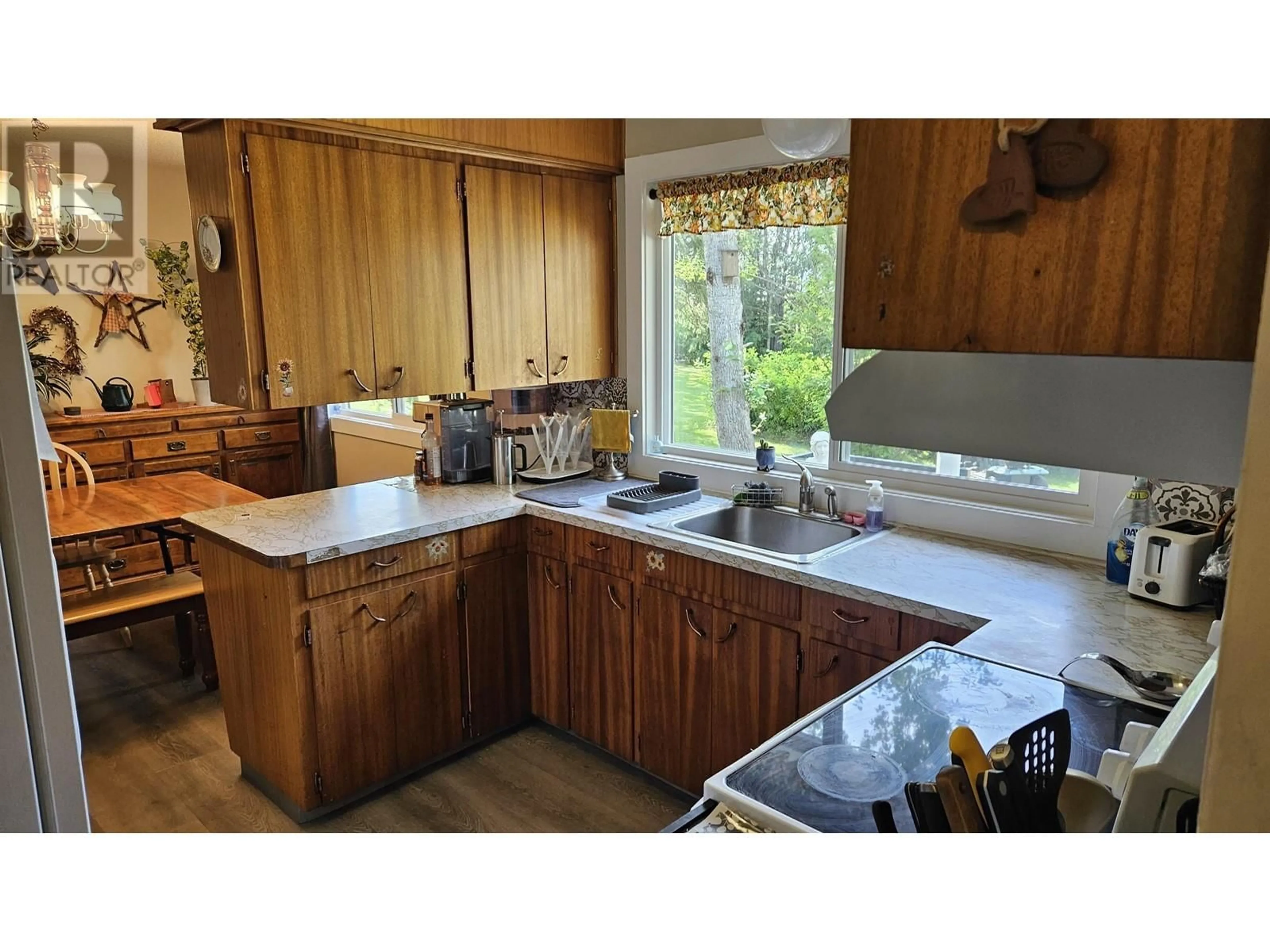Standard kitchen, unknown for 6151 ROWANTREE AVENUE, Fort St. John British Columbia V0C1C0