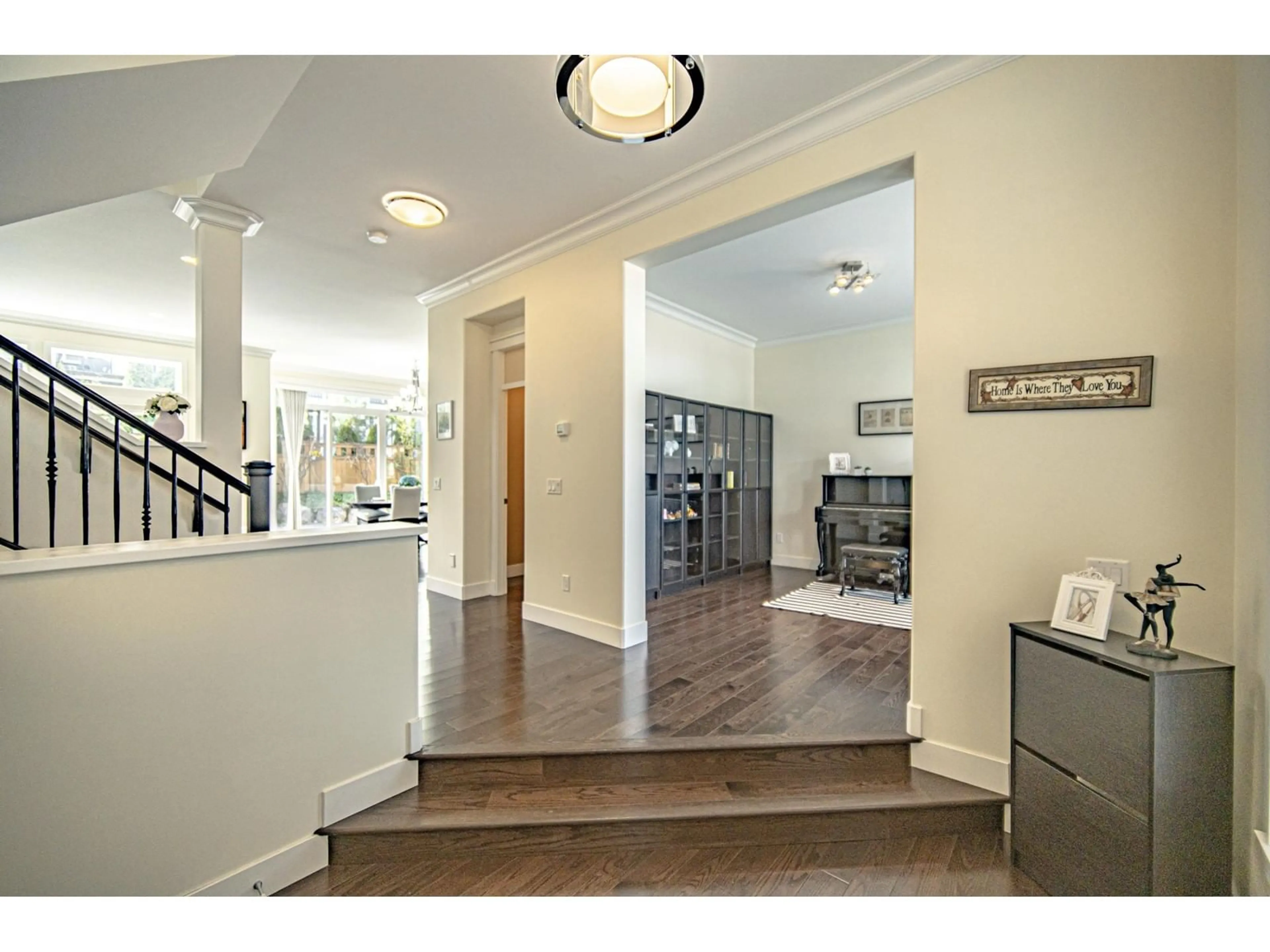 Indoor foyer for 16148 28A, Surrey British Columbia V3Z3Y6