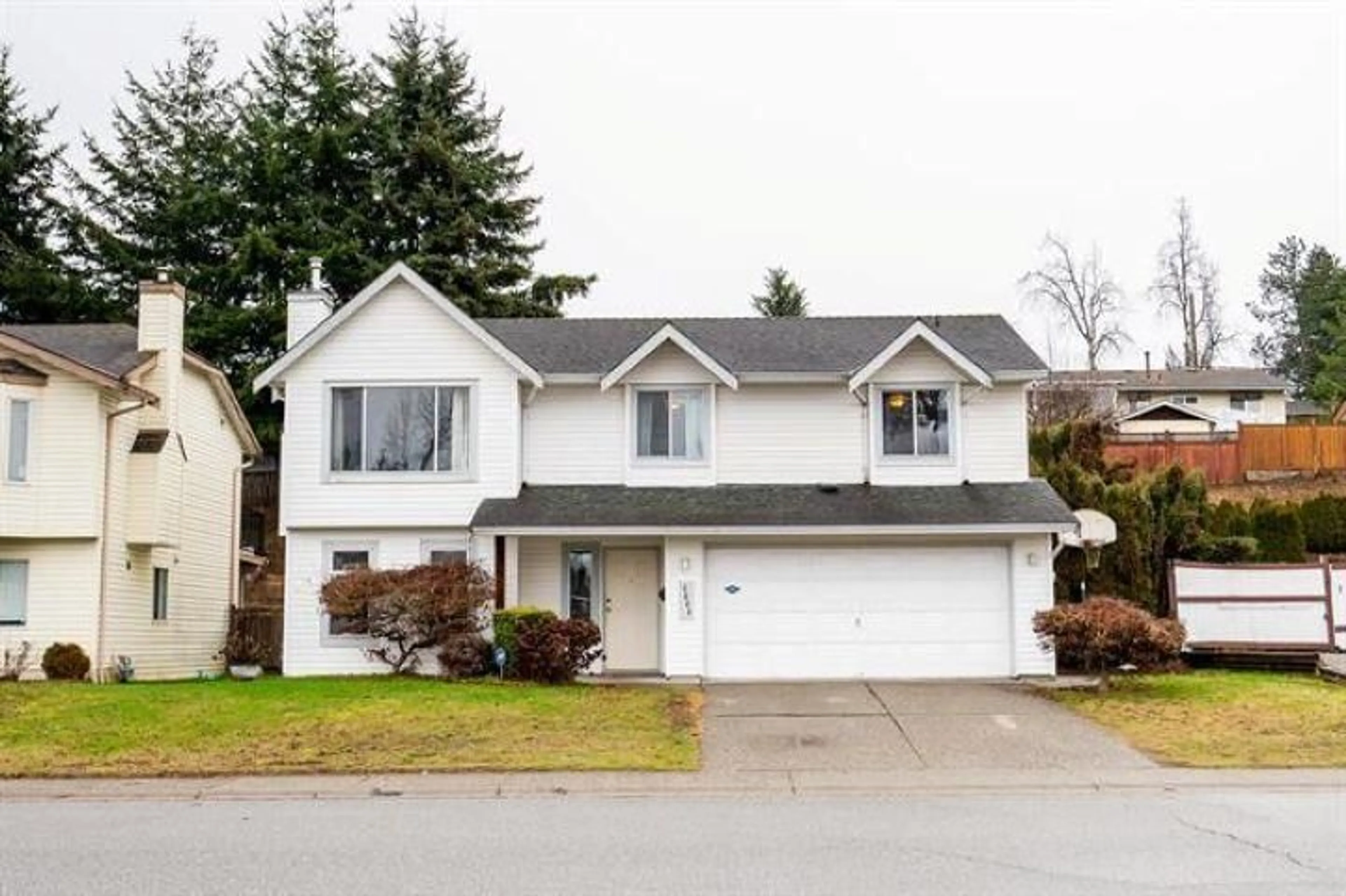 Home with vinyl exterior material, street for 2664 MITCHELL, Abbotsford British Columbia V2T5G6