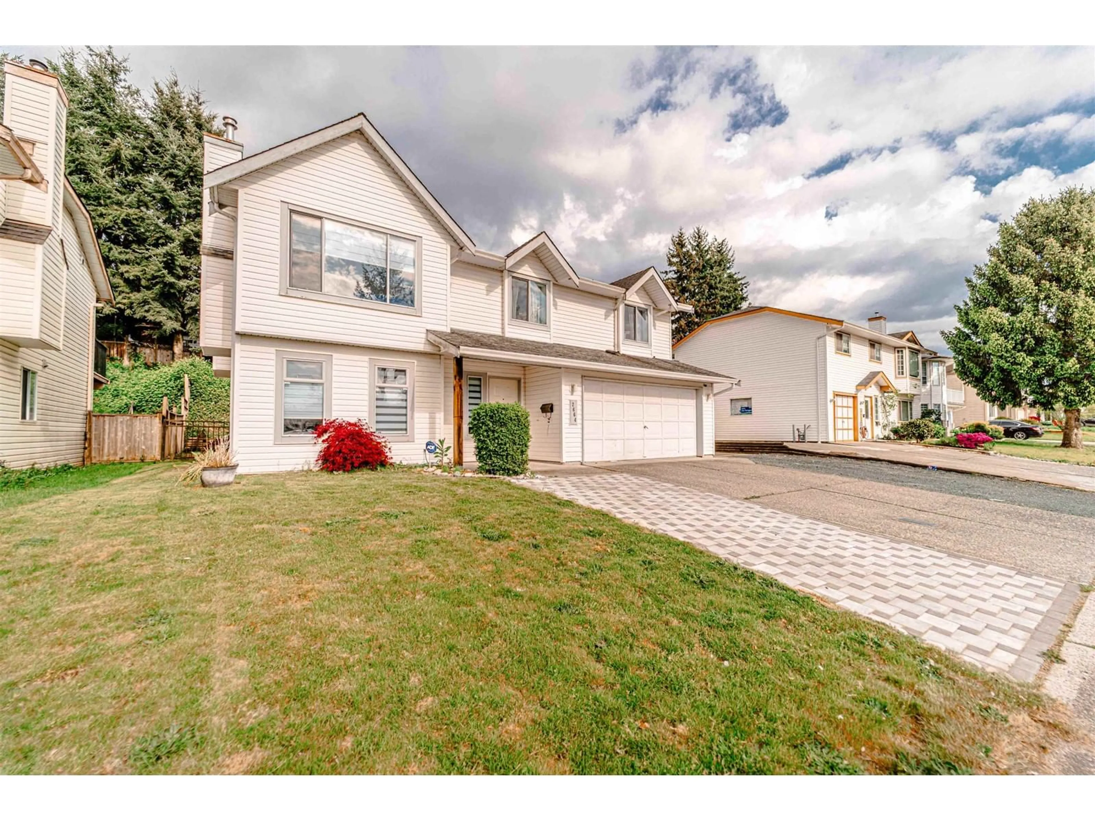 Home with vinyl exterior material, street for 2664 MITCHELL, Abbotsford British Columbia V2T5G6