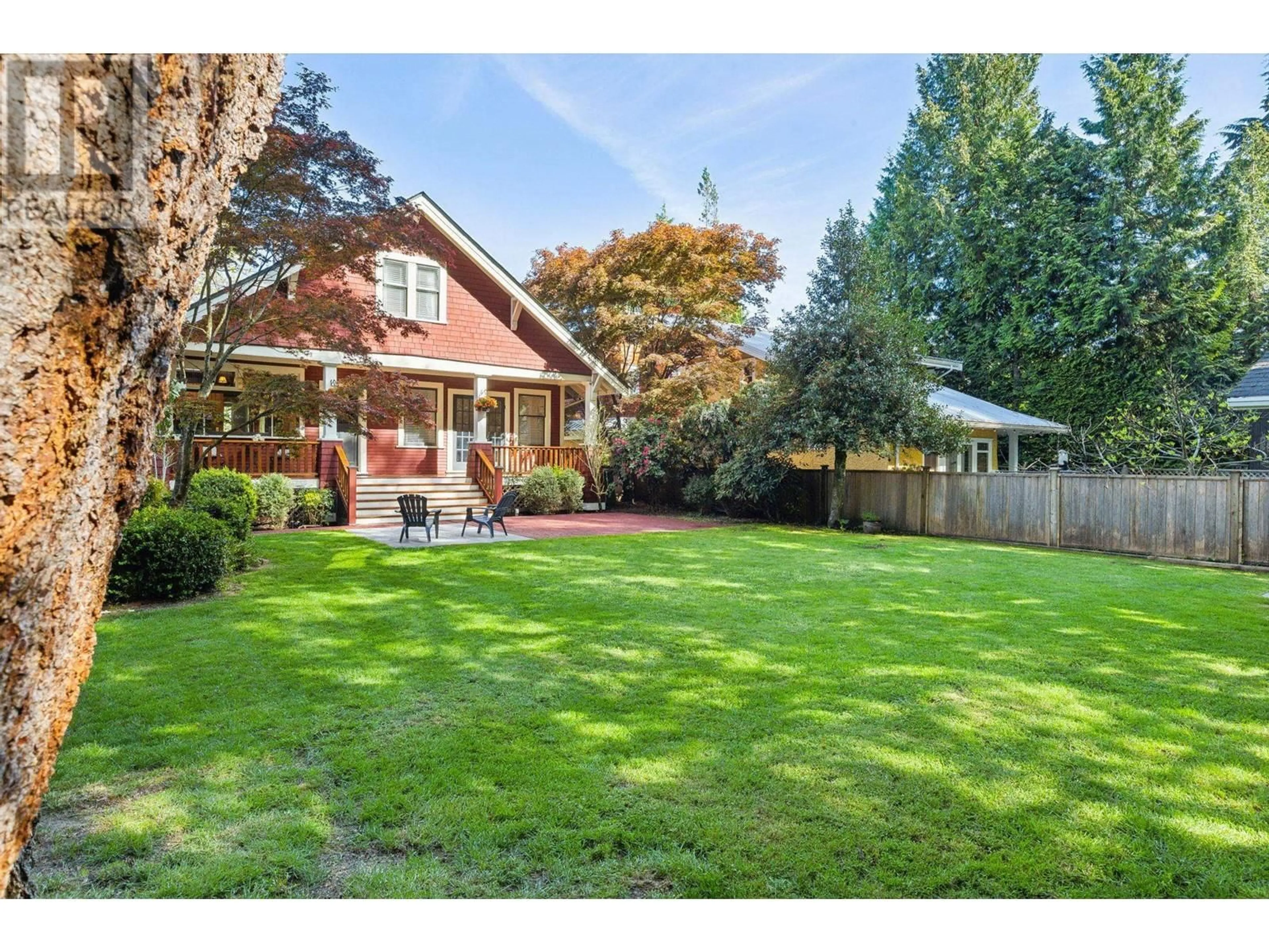 A pic from outside/outdoor area/front of a property/back of a property/a pic from drone, street for 3391 MOUNTAIN HIGHWAY, North Vancouver British Columbia V7K2H4