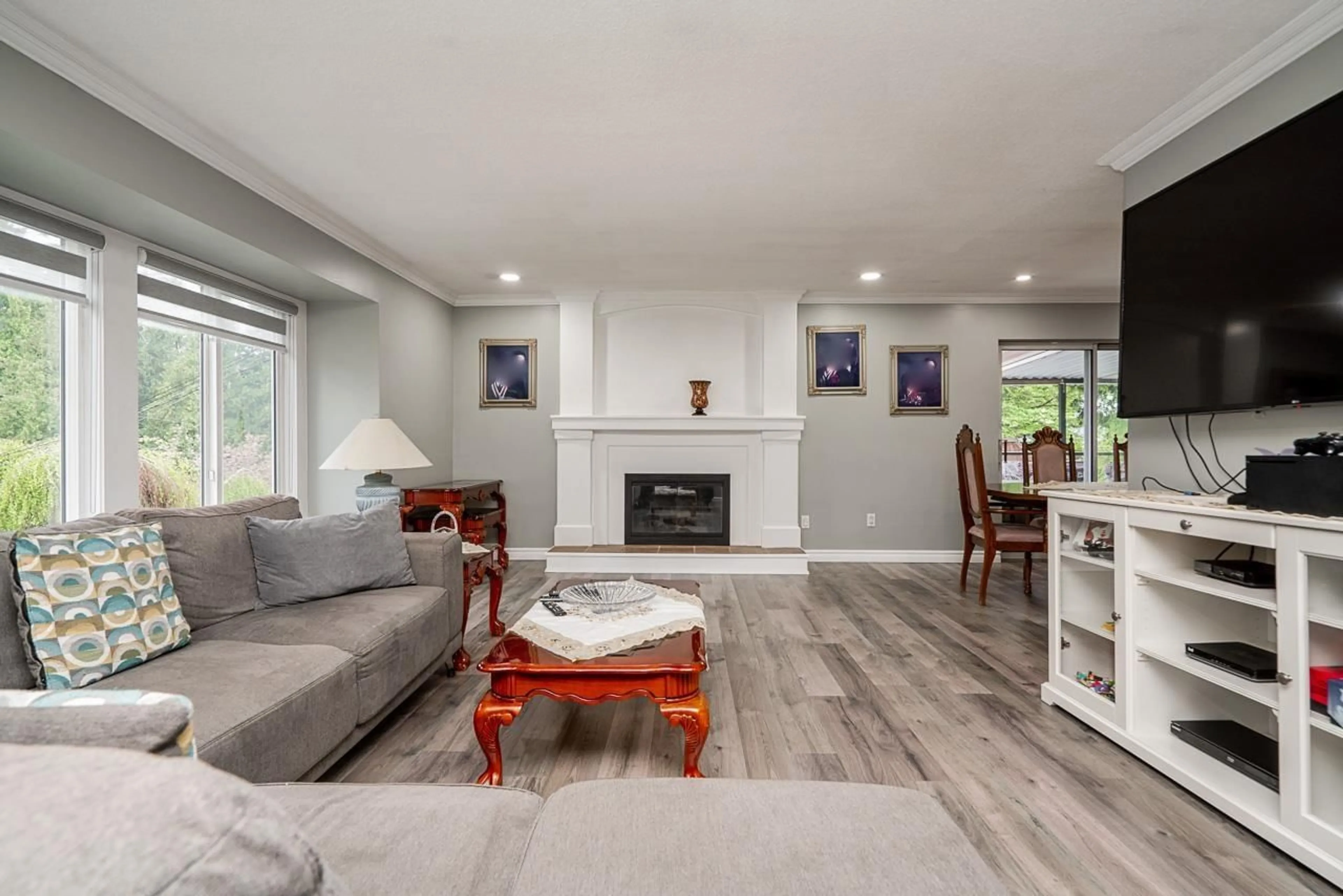 Living room with furniture, unknown for 8604 SUNBURY, Delta British Columbia V4C3Y7
