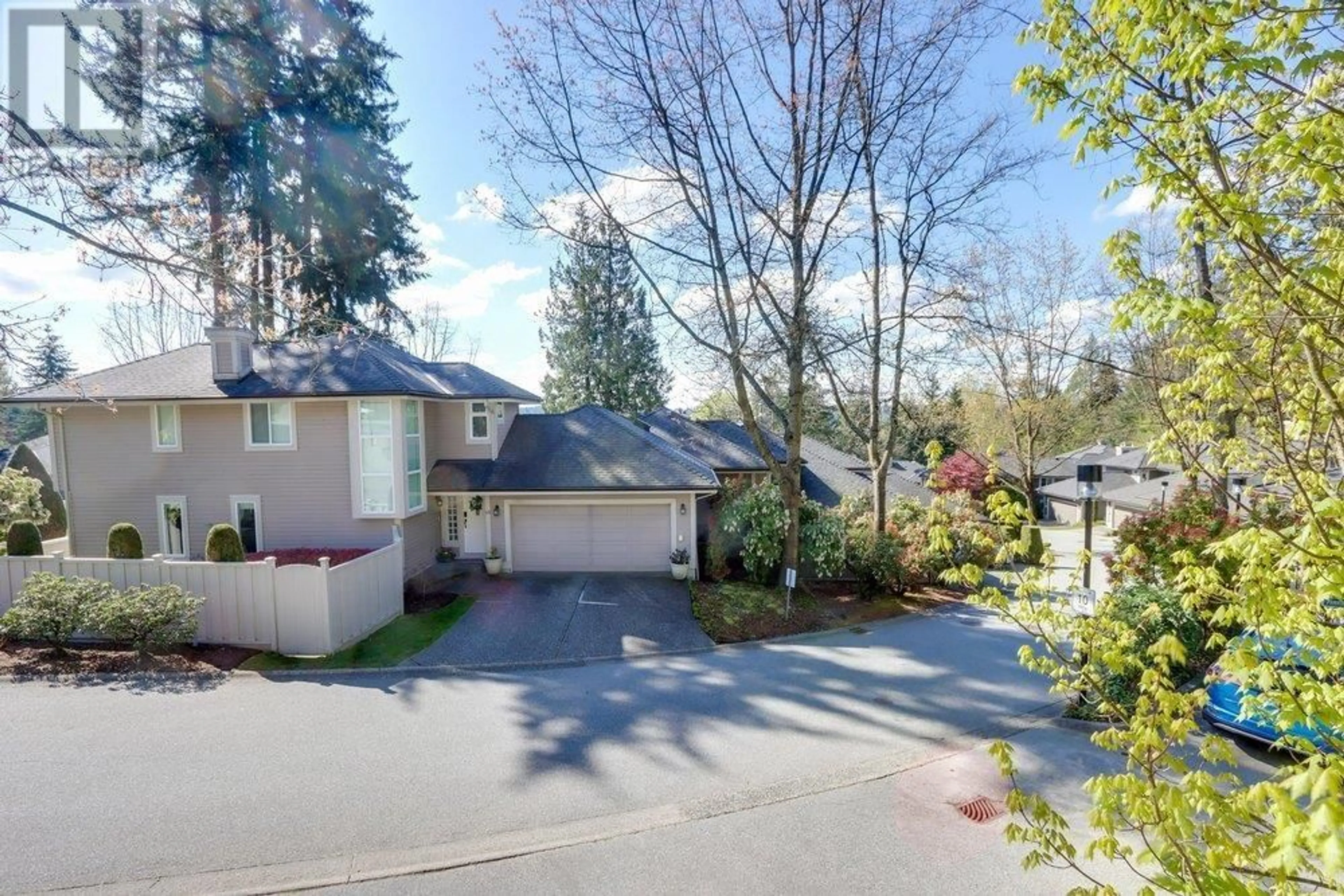 A pic from outside/outdoor area/front of a property/back of a property/a pic from drone, street for 4 - 181 RAVINE DRIVE, Port Moody British Columbia V3H4T3