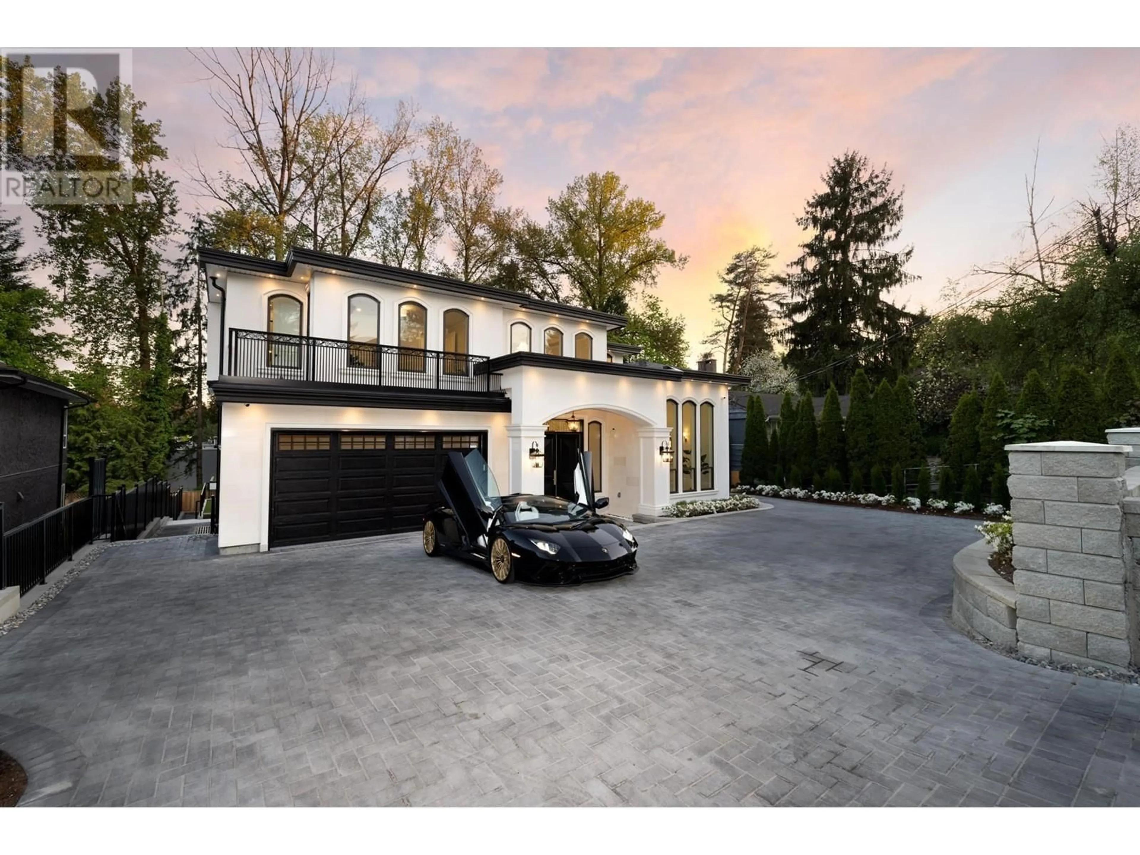 Indoor garage for 8316 GOVERNMENT ROAD, Burnaby British Columbia V5A2E3
