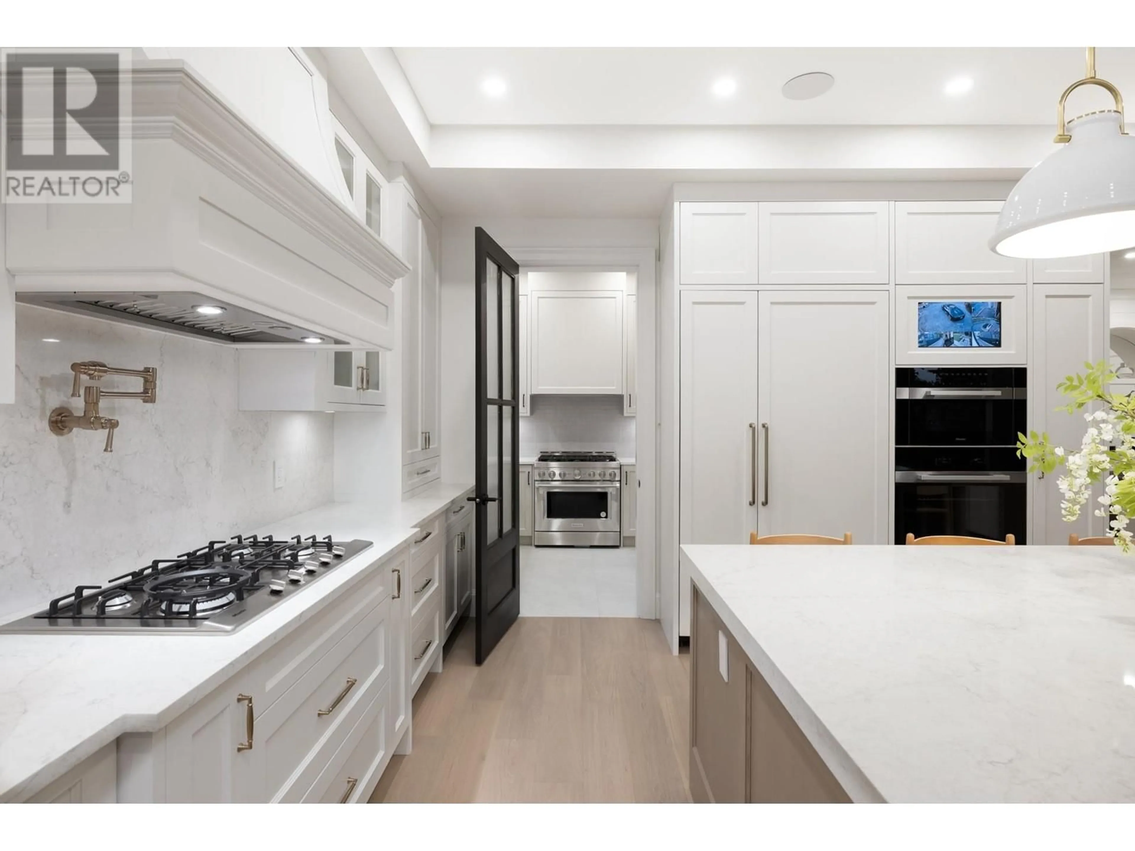 Contemporary kitchen, ceramic/tile floor for 8316 GOVERNMENT ROAD, Burnaby British Columbia V5A2E3