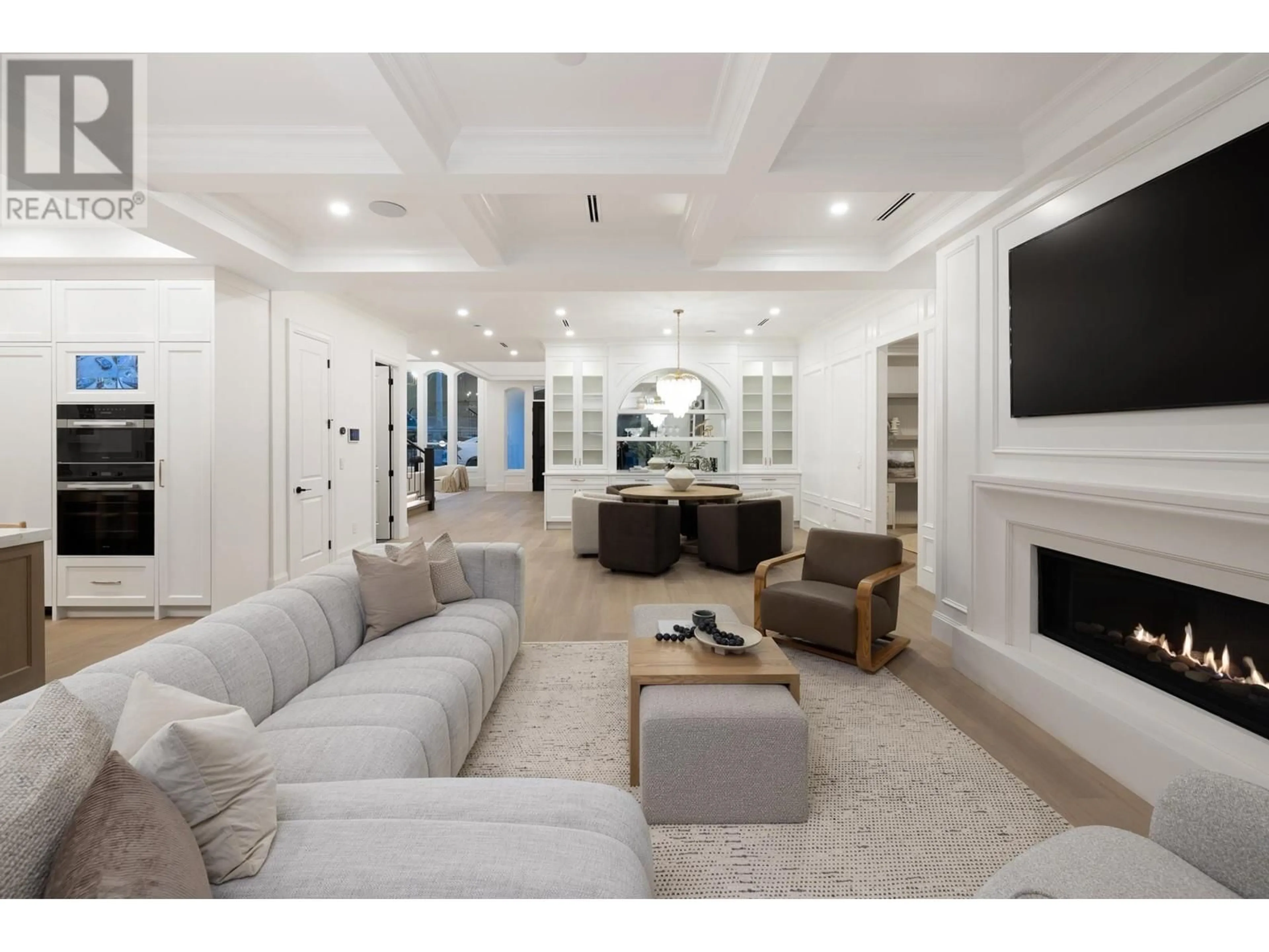 Living room with furniture, unknown for 8316 GOVERNMENT ROAD, Burnaby British Columbia V5A2E3