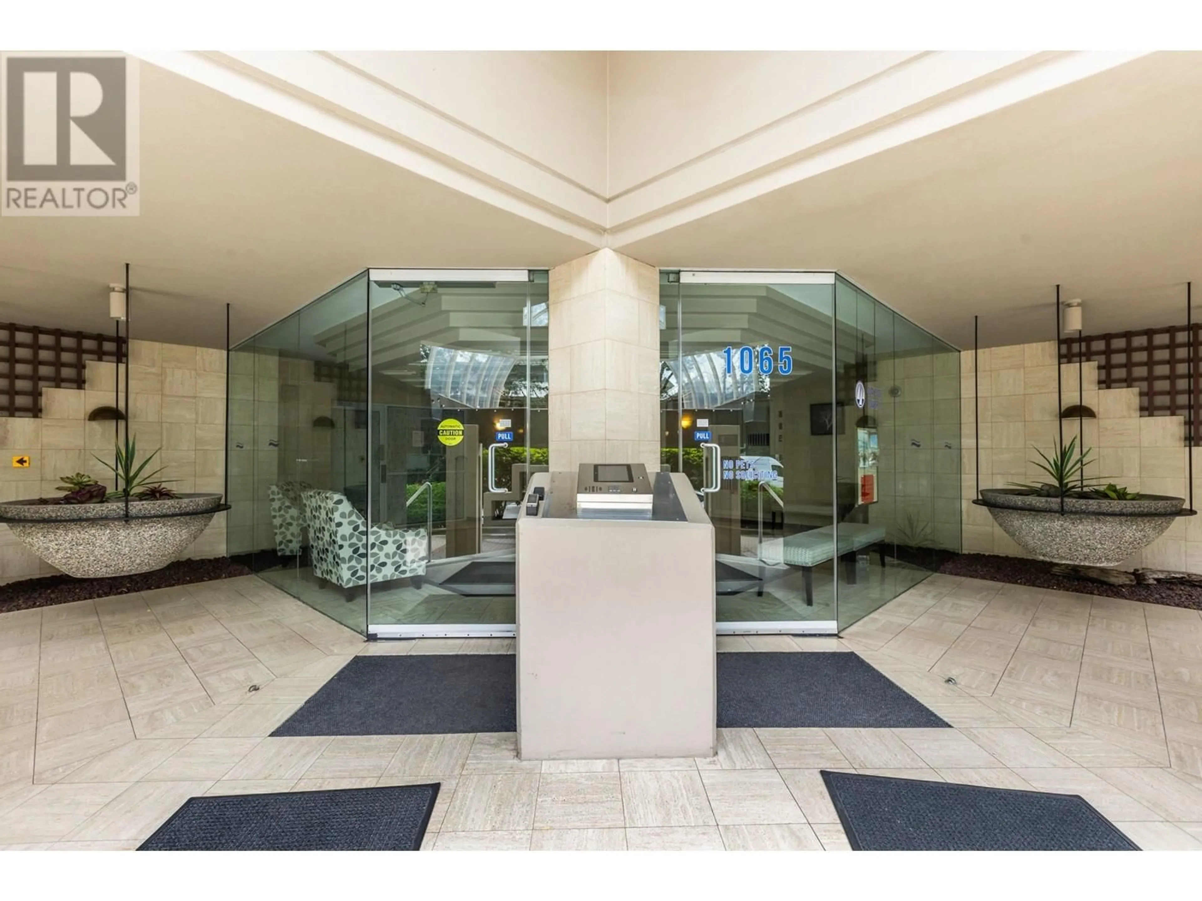 Indoor foyer for 905 - 1065 QUAYSIDE DRIVE, New Westminster British Columbia V3M1C5