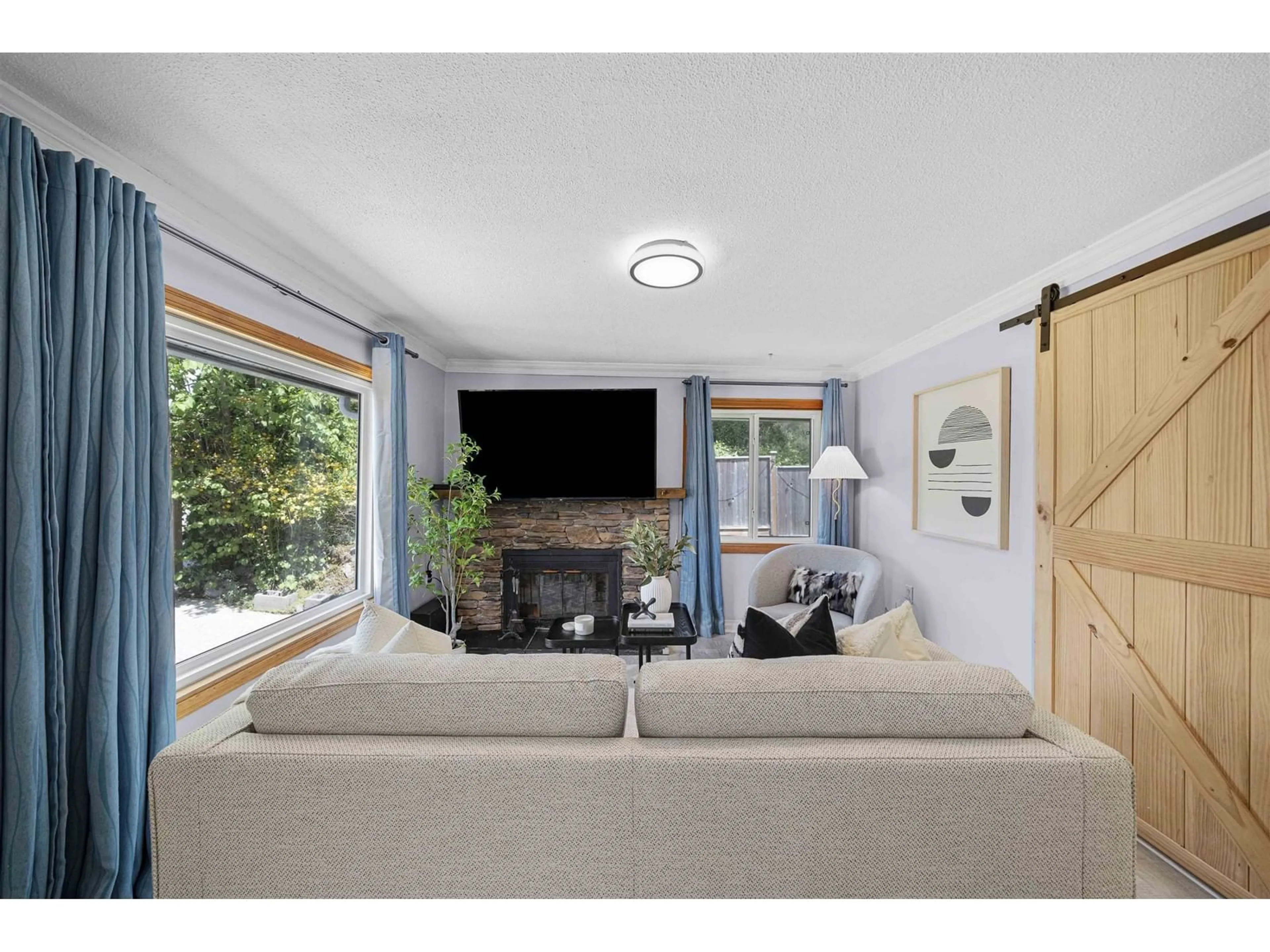 Living room with furniture, unknown for 32678 BEST, Mission British Columbia V2V2S6