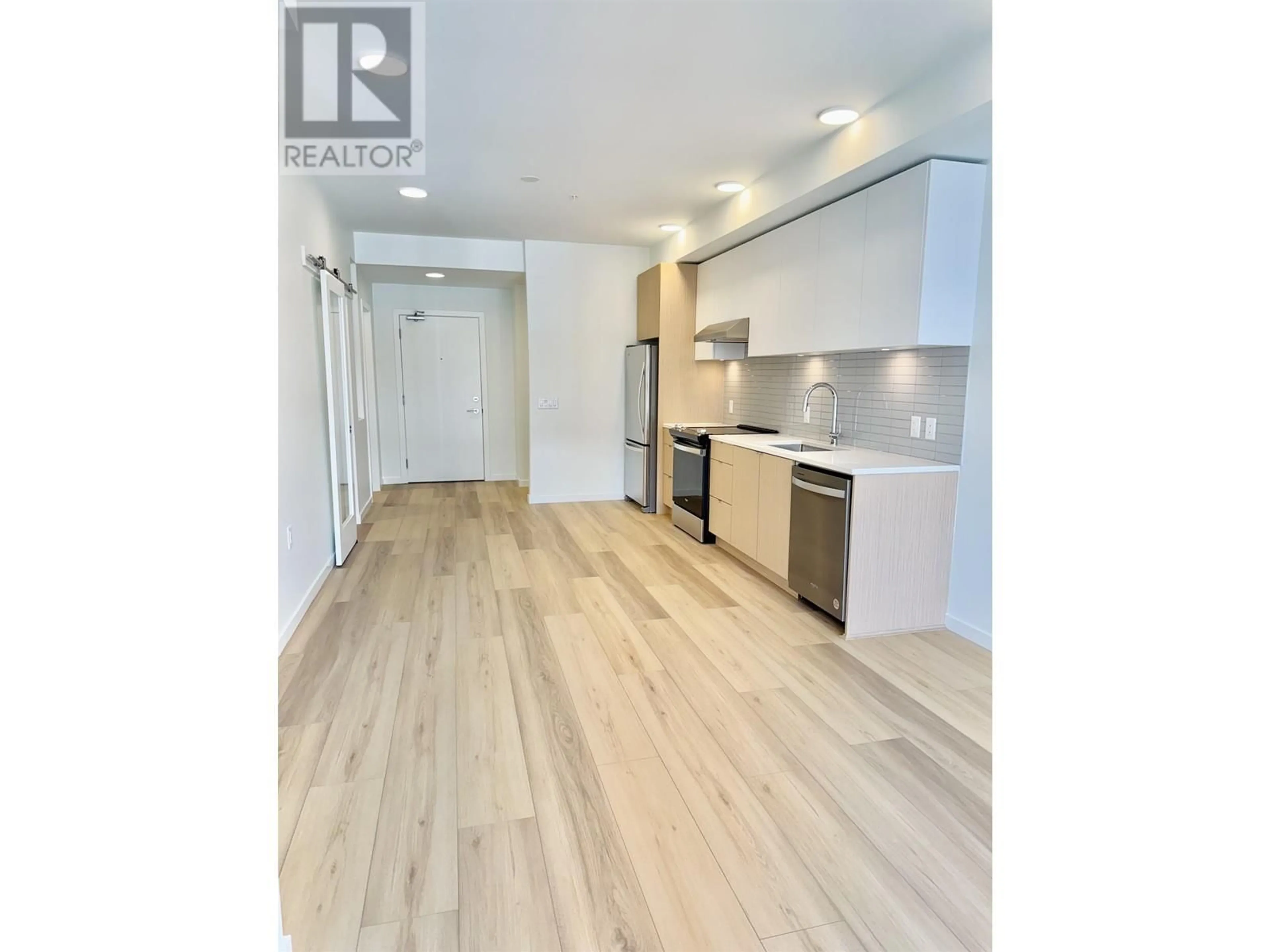 Open concept kitchen, wood/laminate floor for 503 - 37994 SECOND AVENUE, Squamish British Columbia V8B0C3