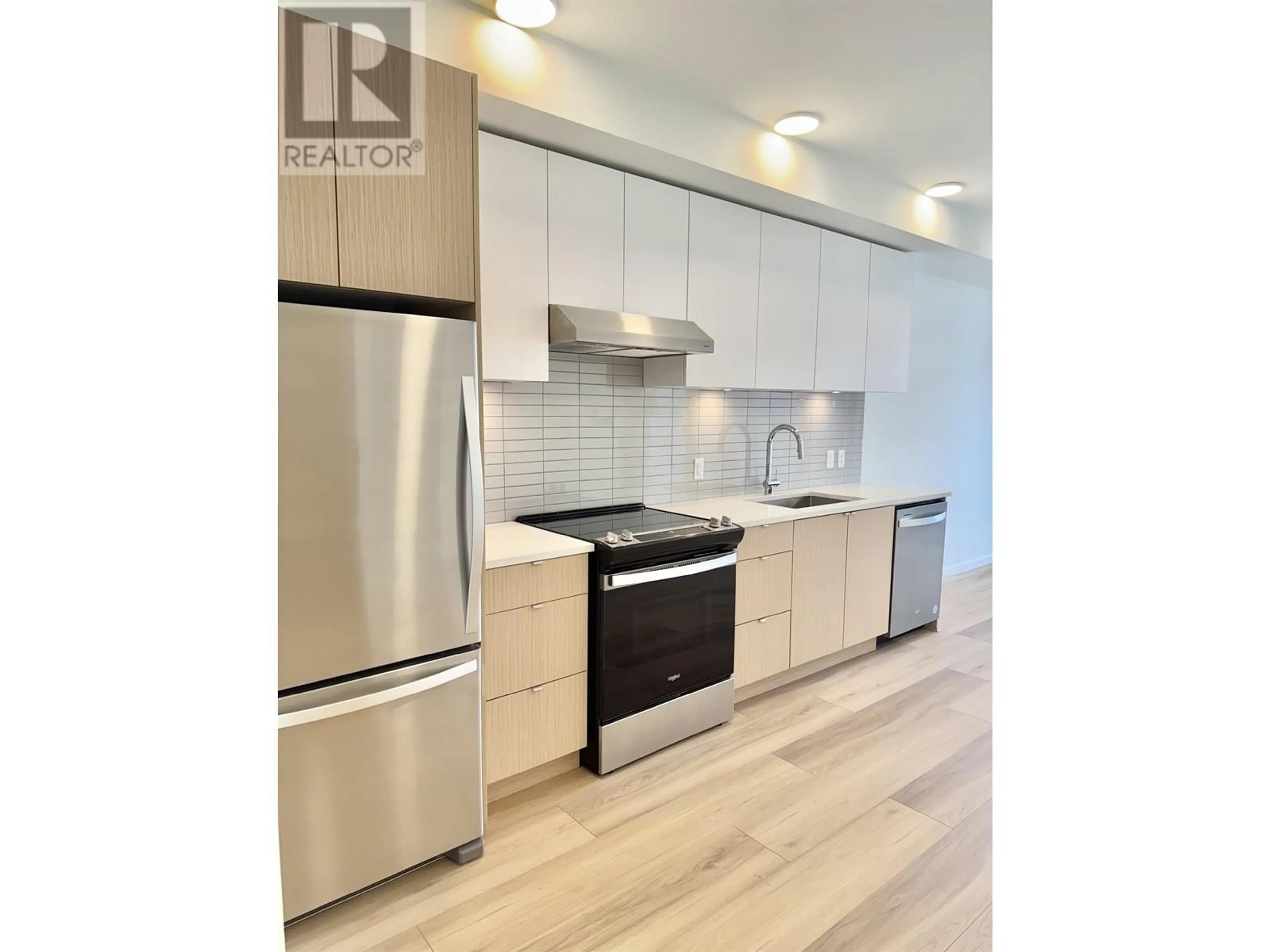 Open concept kitchen, wood/laminate floor for 503 - 37994 SECOND AVENUE, Squamish British Columbia V8B0C3
