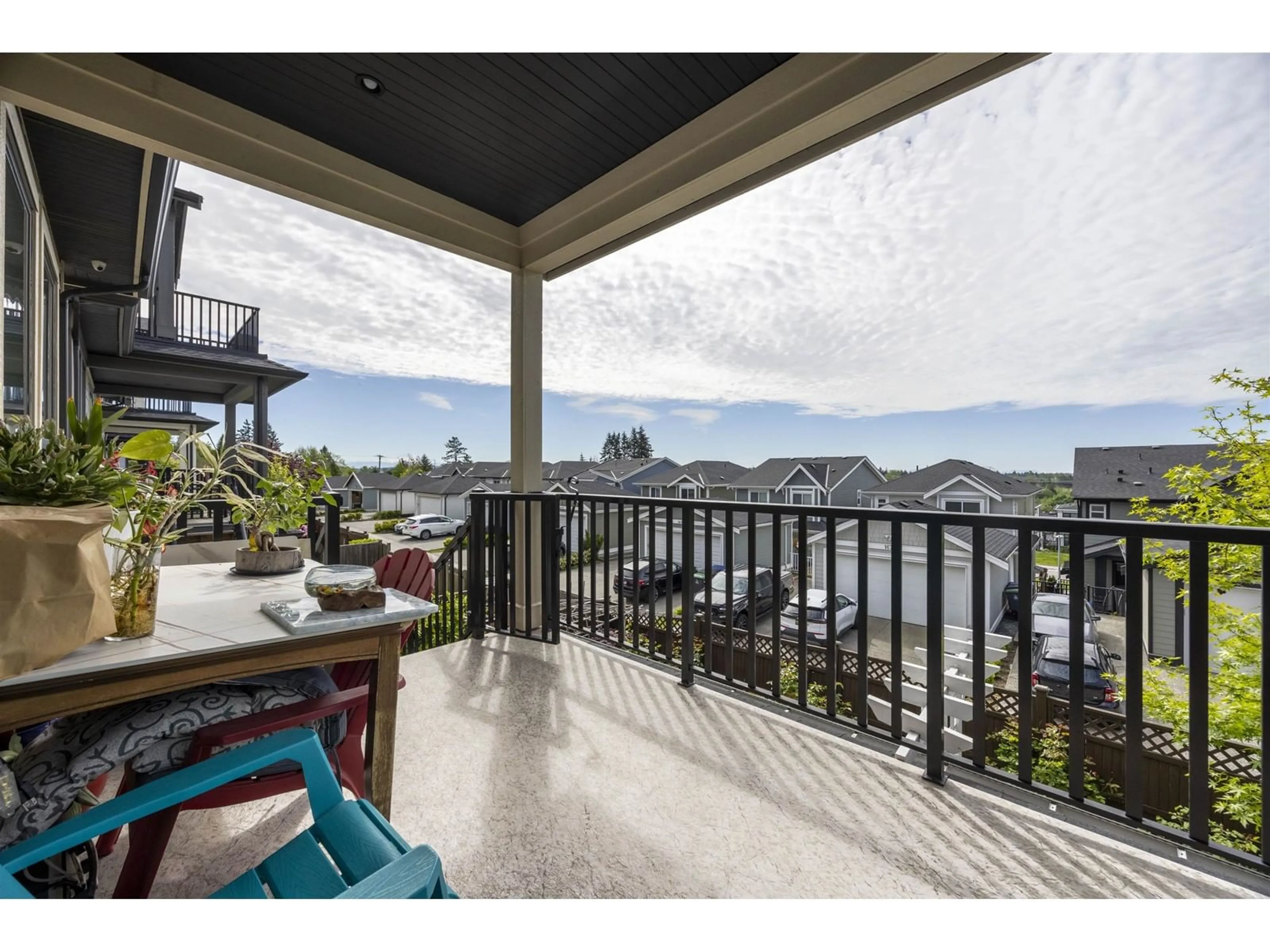 Patio, mountain view for 16764 16A, Surrey British Columbia V3Z0T3