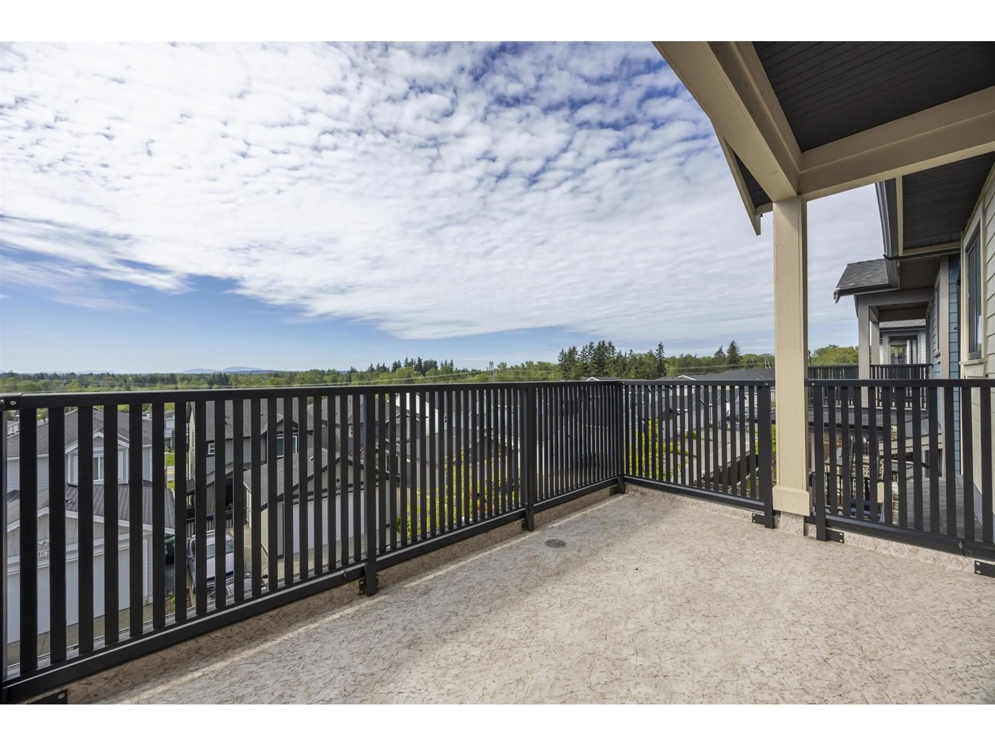 Patio, water/lake/river/ocean view for 16764 16A, Surrey British Columbia V3Z0T3