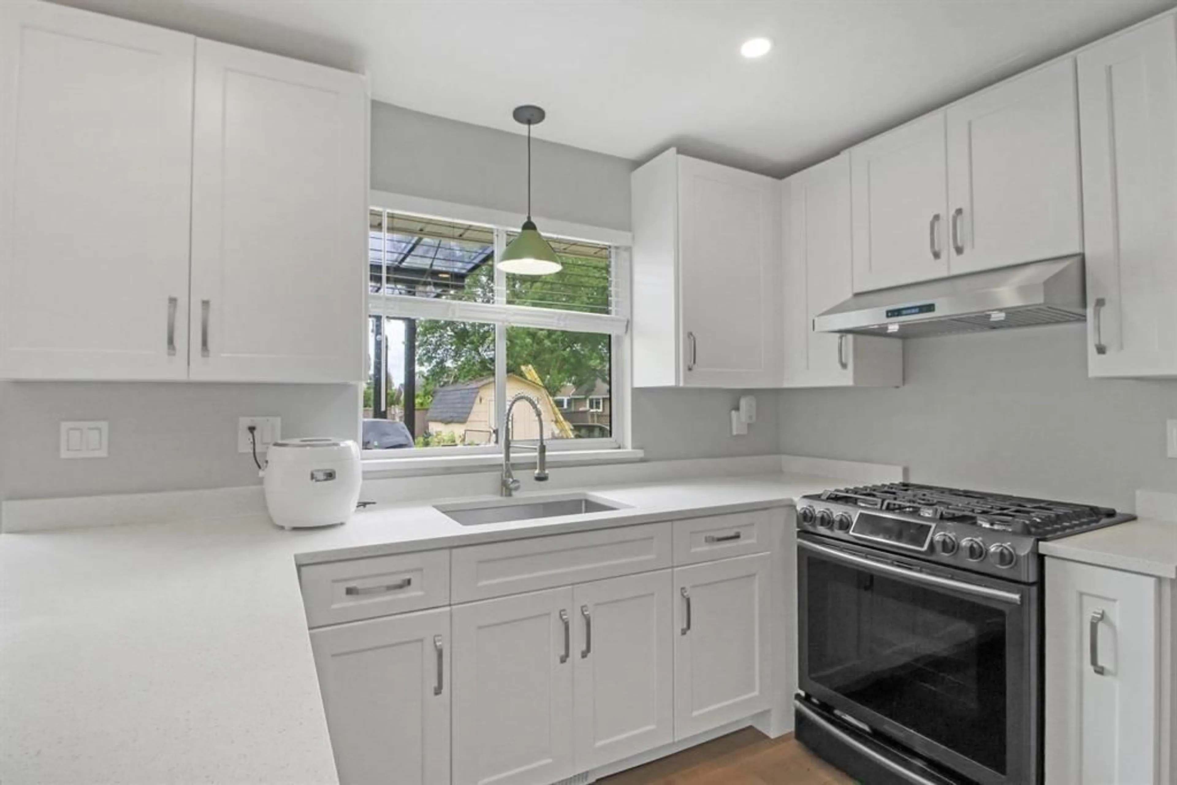 Standard kitchen, ceramic/tile floor for 22342 OLD YALE, Langley British Columbia V2Z1A8