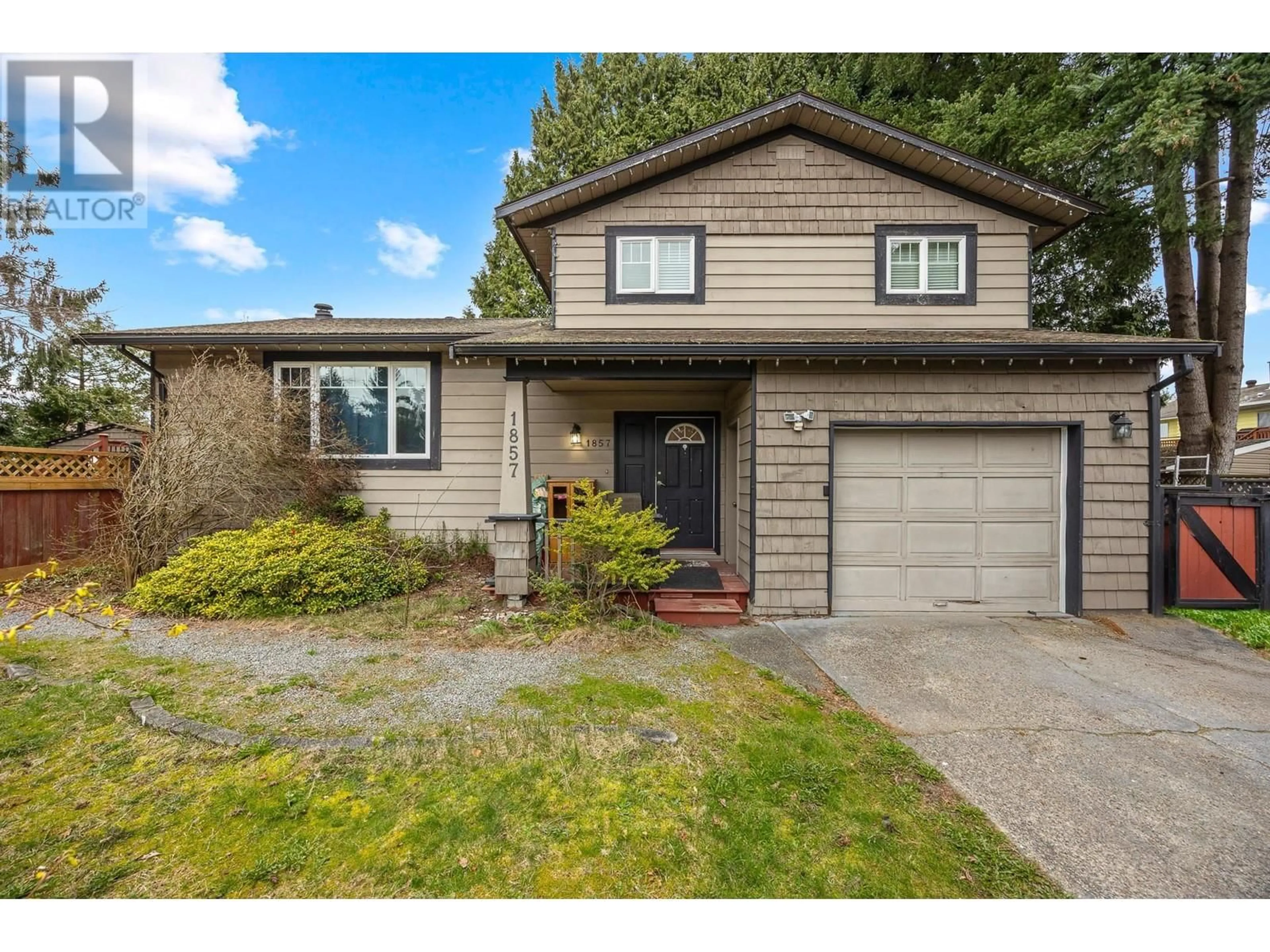 Home with vinyl exterior material, street for 1857 WARWICK AVENUE, Port Coquitlam British Columbia V3C4P6
