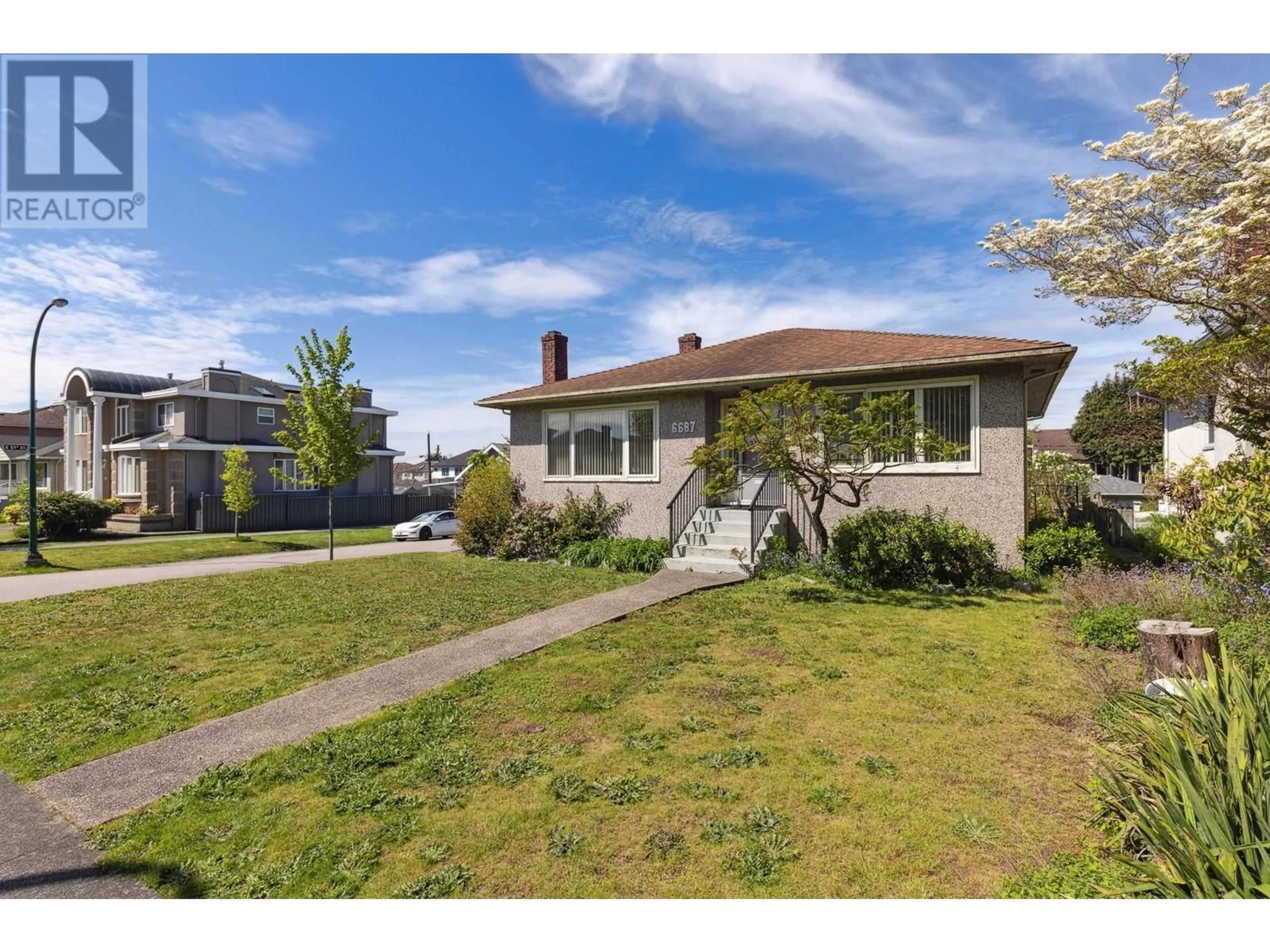 A pic from outside/outdoor area/front of a property/back of a property/a pic from drone, street for 6687 KILLARNEY STREET, Vancouver British Columbia V5S2X9