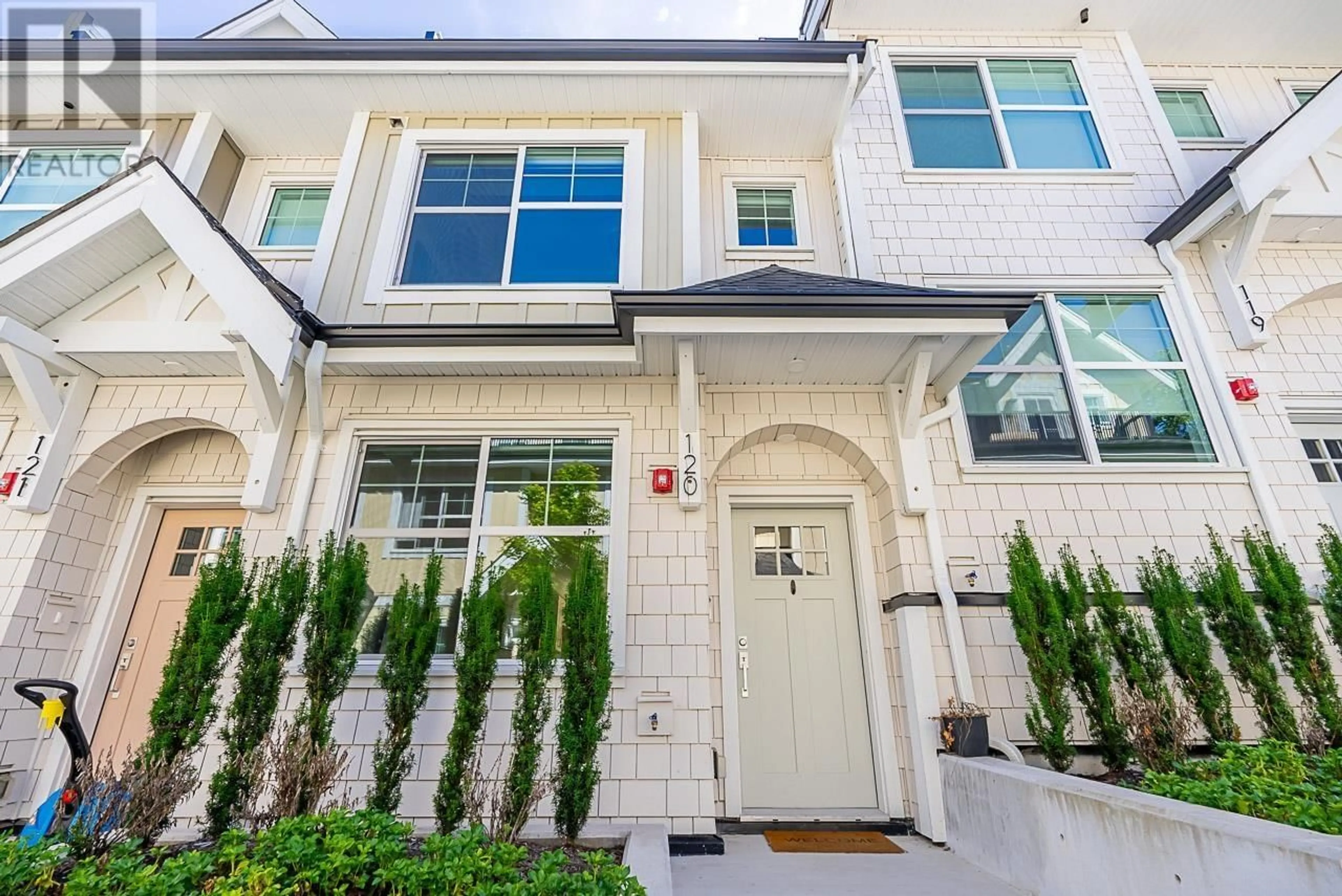 Home with vinyl exterior material, street for 120 - 707 ROBINSON STREET, Coquitlam British Columbia V3J0M9