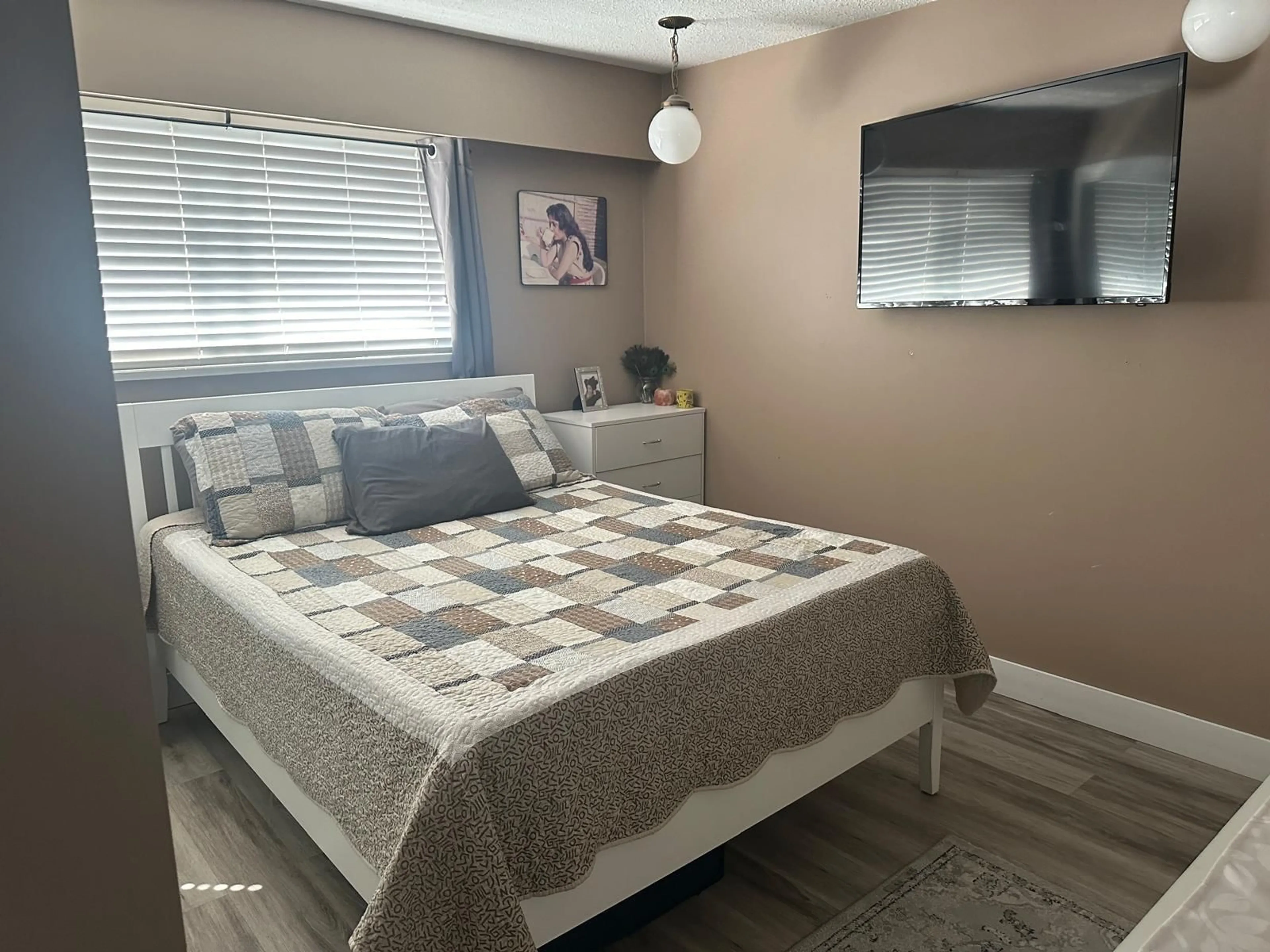 Bedroom with bed, unknown for 13410 64, Surrey British Columbia V3W8V6