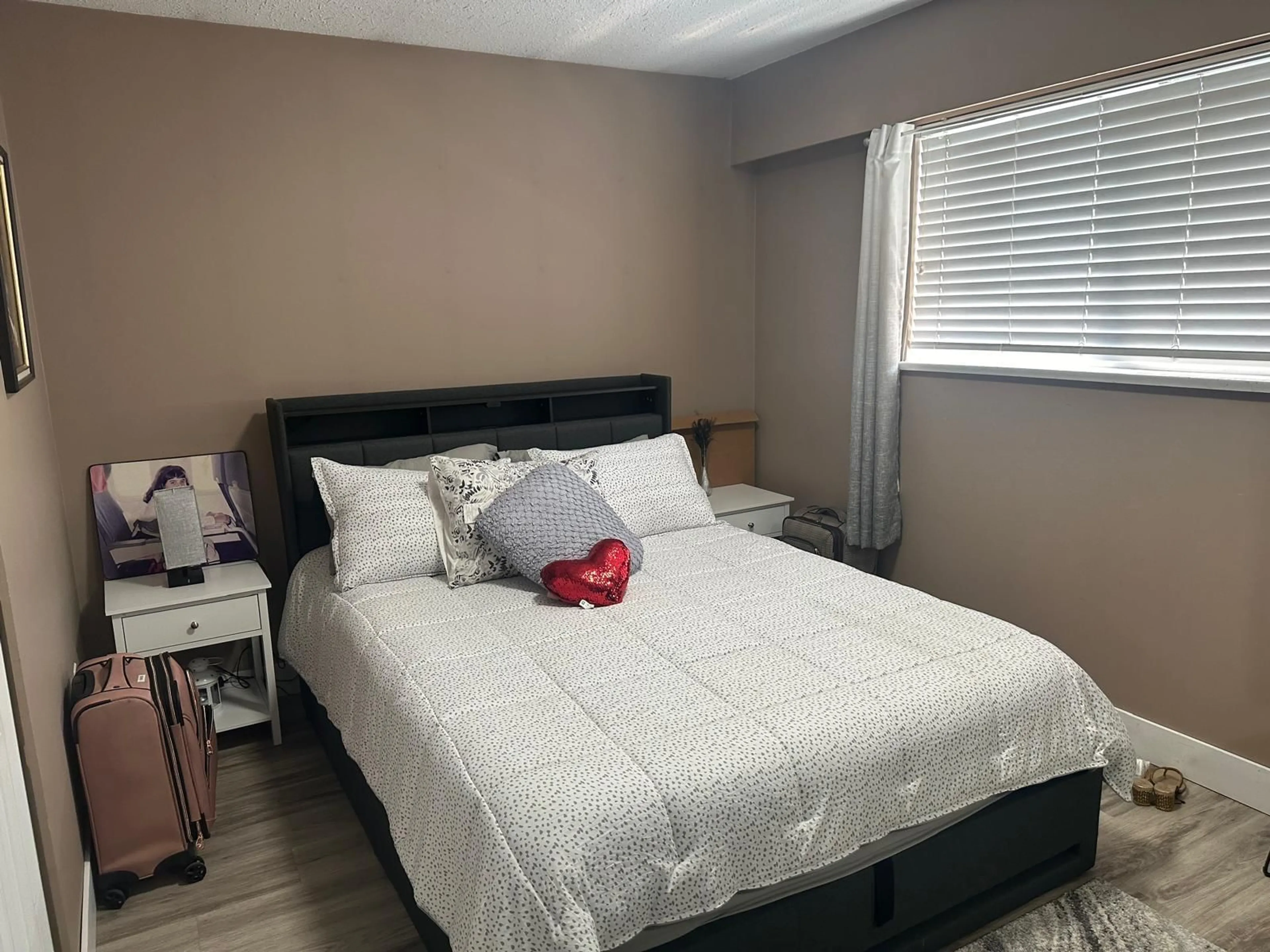 Bedroom with bed, wood/laminate floor for 13410 64, Surrey British Columbia V3W8V6