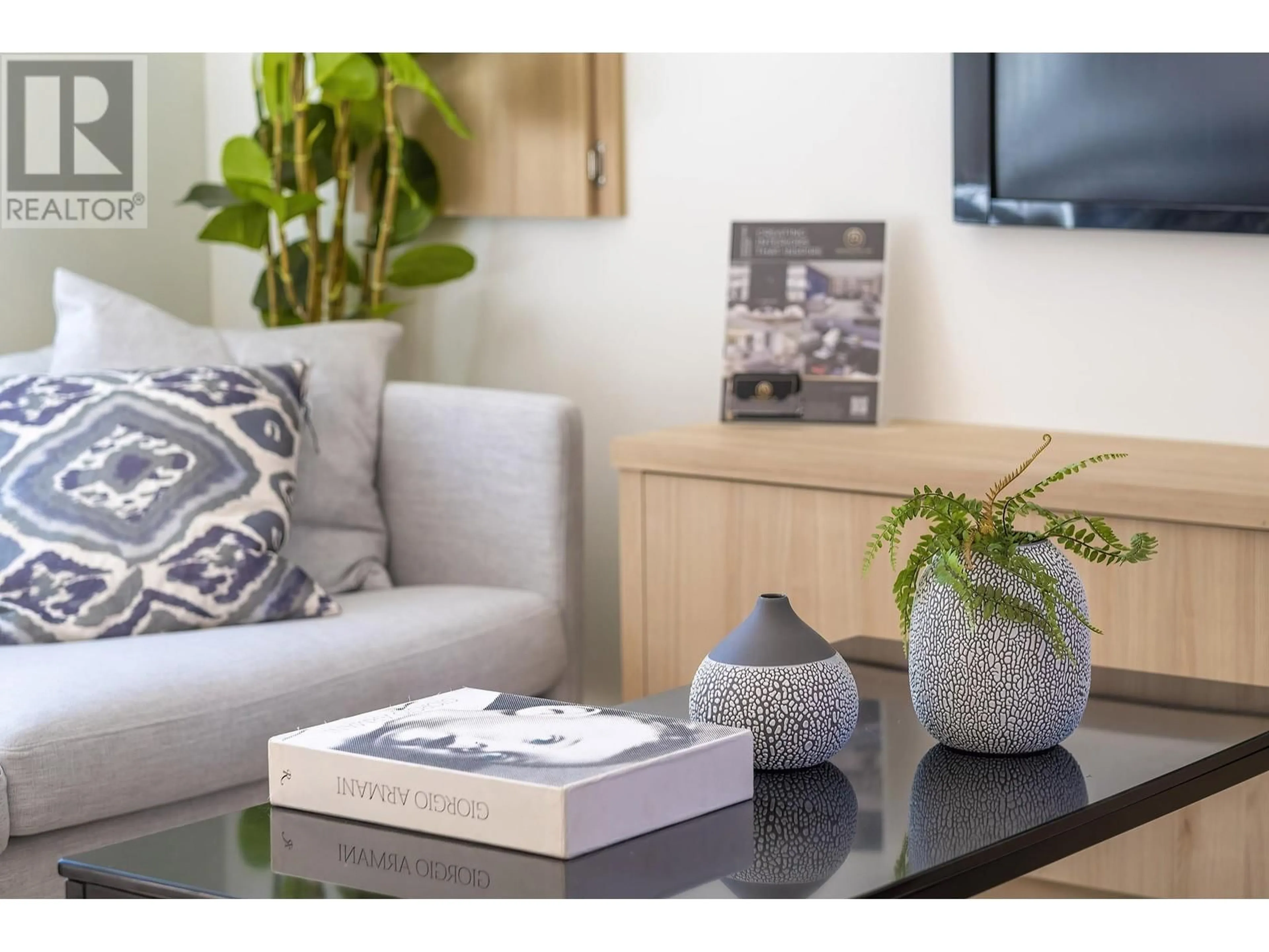 Living room with furniture, wood/laminate floor for 1710 35TH AVENUE, Vancouver British Columbia V5P1B4