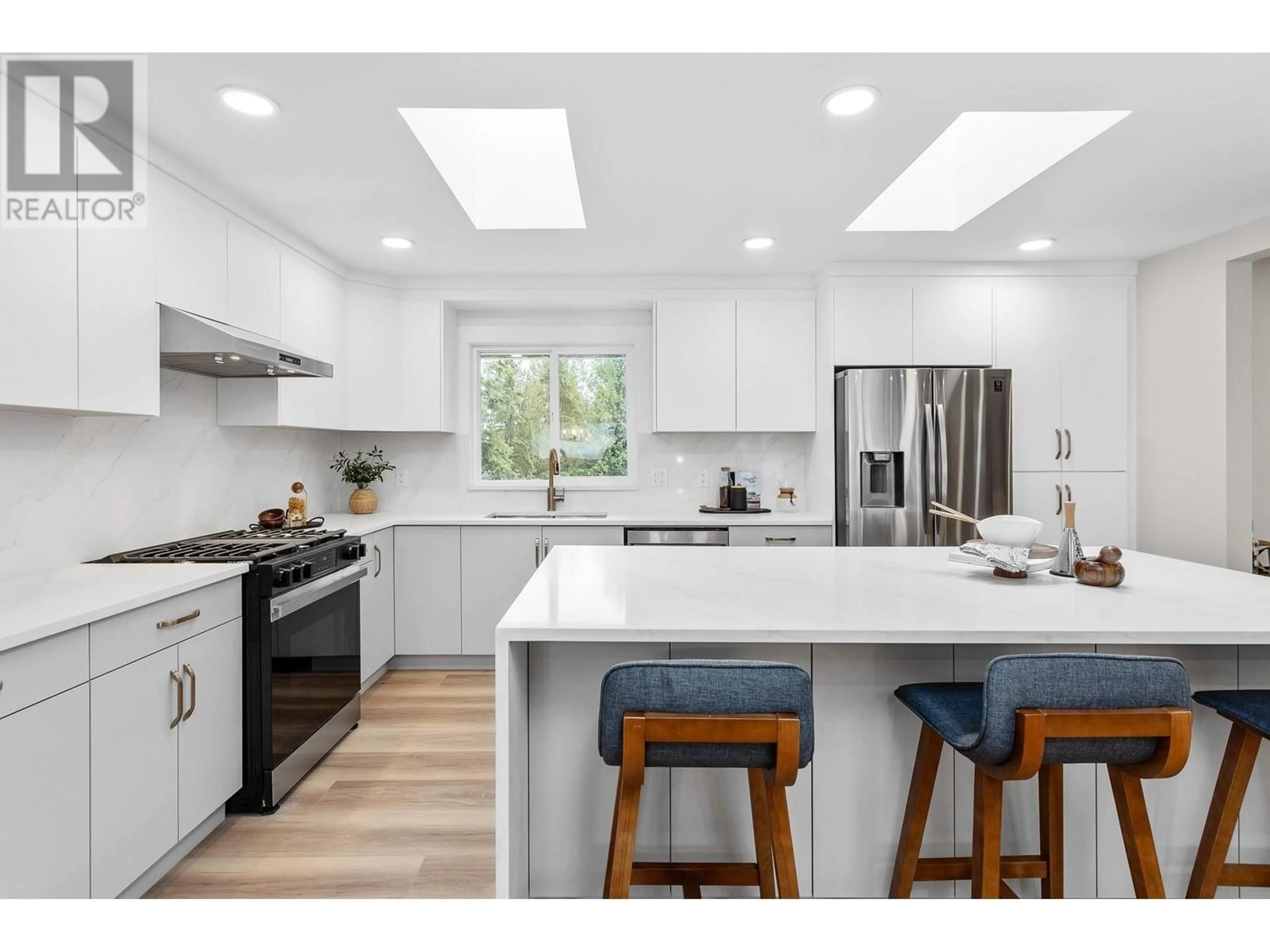 Open concept kitchen, ceramic/tile floor for 2466 TOLMIE AVENUE, Coquitlam British Columbia V3K3E7