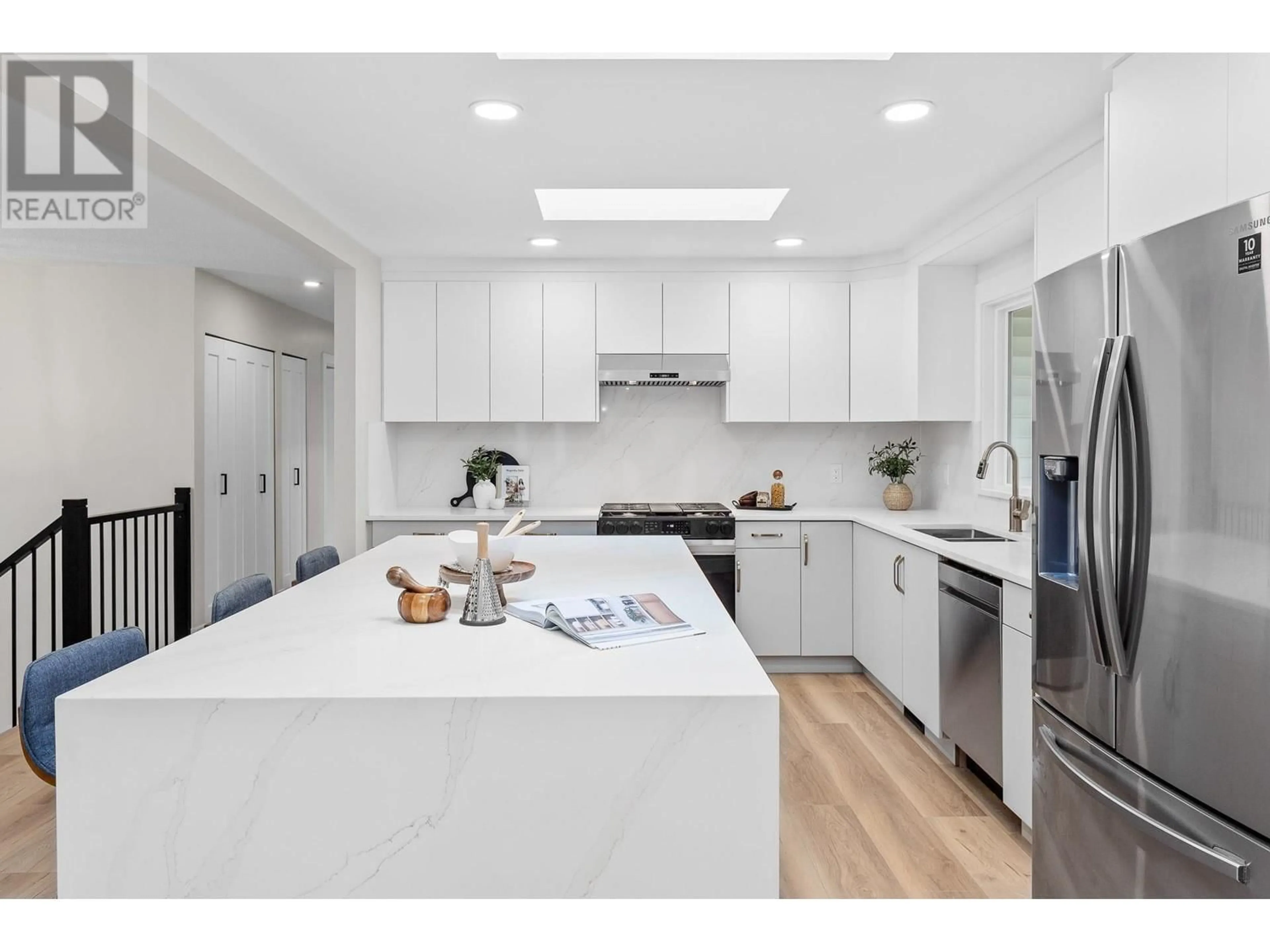 Open concept kitchen, ceramic/tile floor for 2466 TOLMIE AVENUE, Coquitlam British Columbia V3K3E7