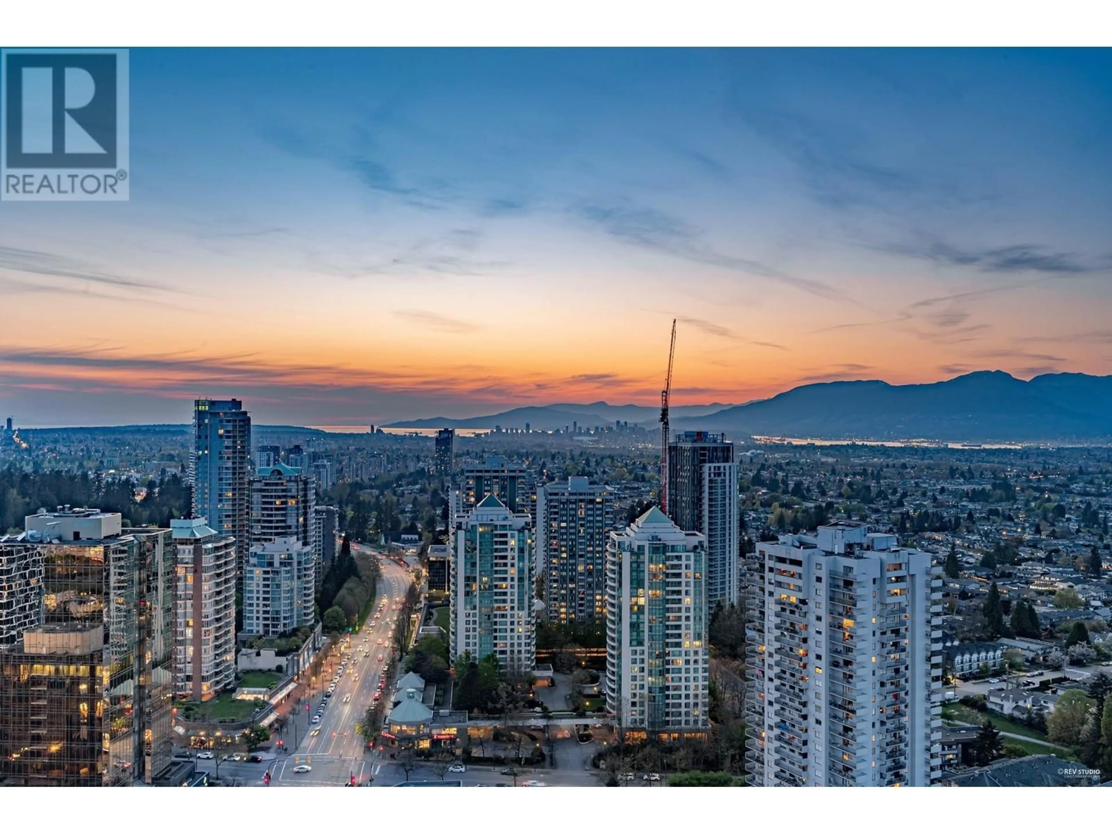 A pic from outside/outdoor area/front of a property/back of a property/a pic from drone, city buildings view from balcony for 3106 - 4508 HAZEL STREET, Burnaby British Columbia V5H0E4