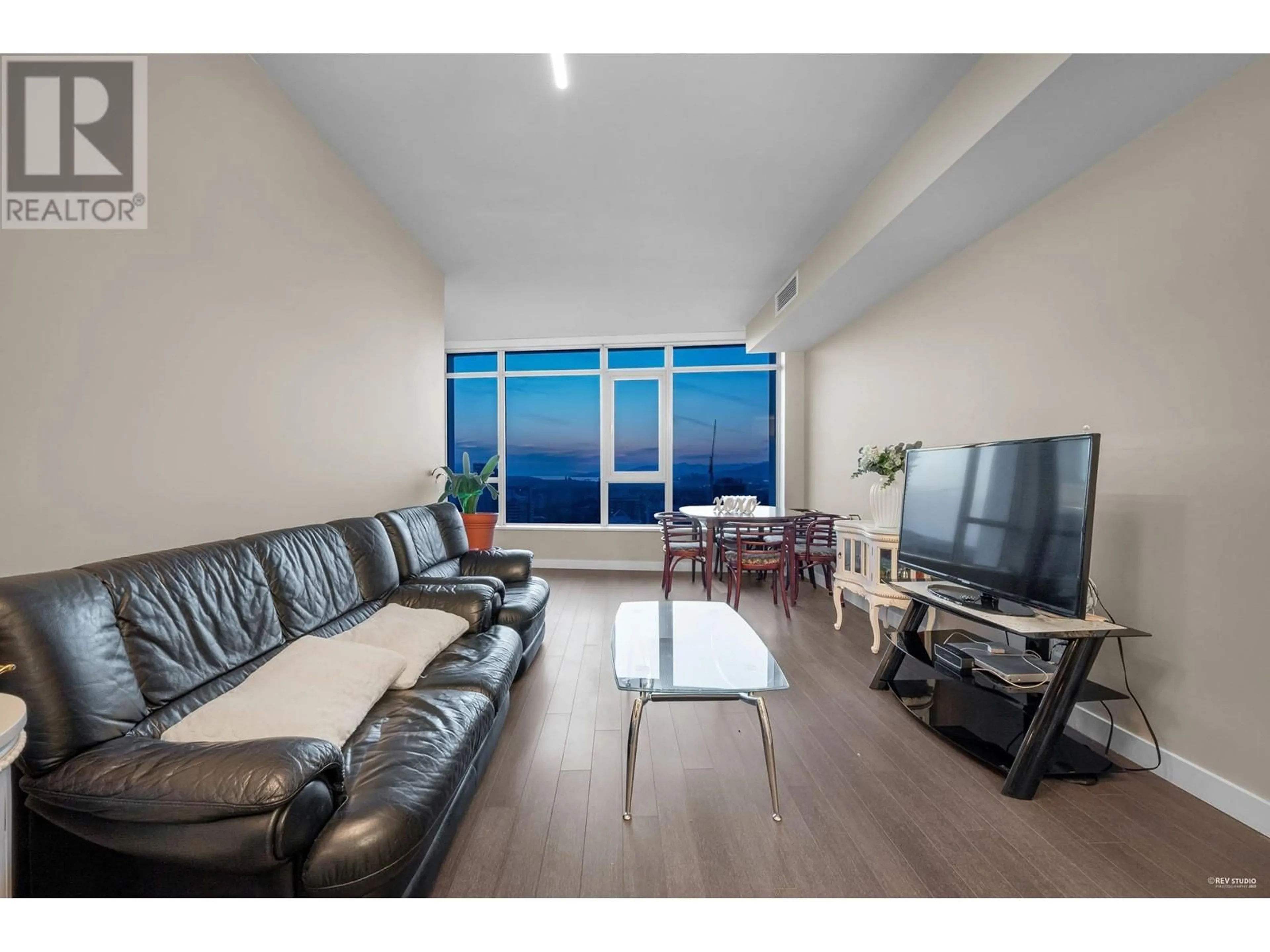 Living room with furniture, wood/laminate floor for 3106 - 4508 HAZEL STREET, Burnaby British Columbia V5H0E4