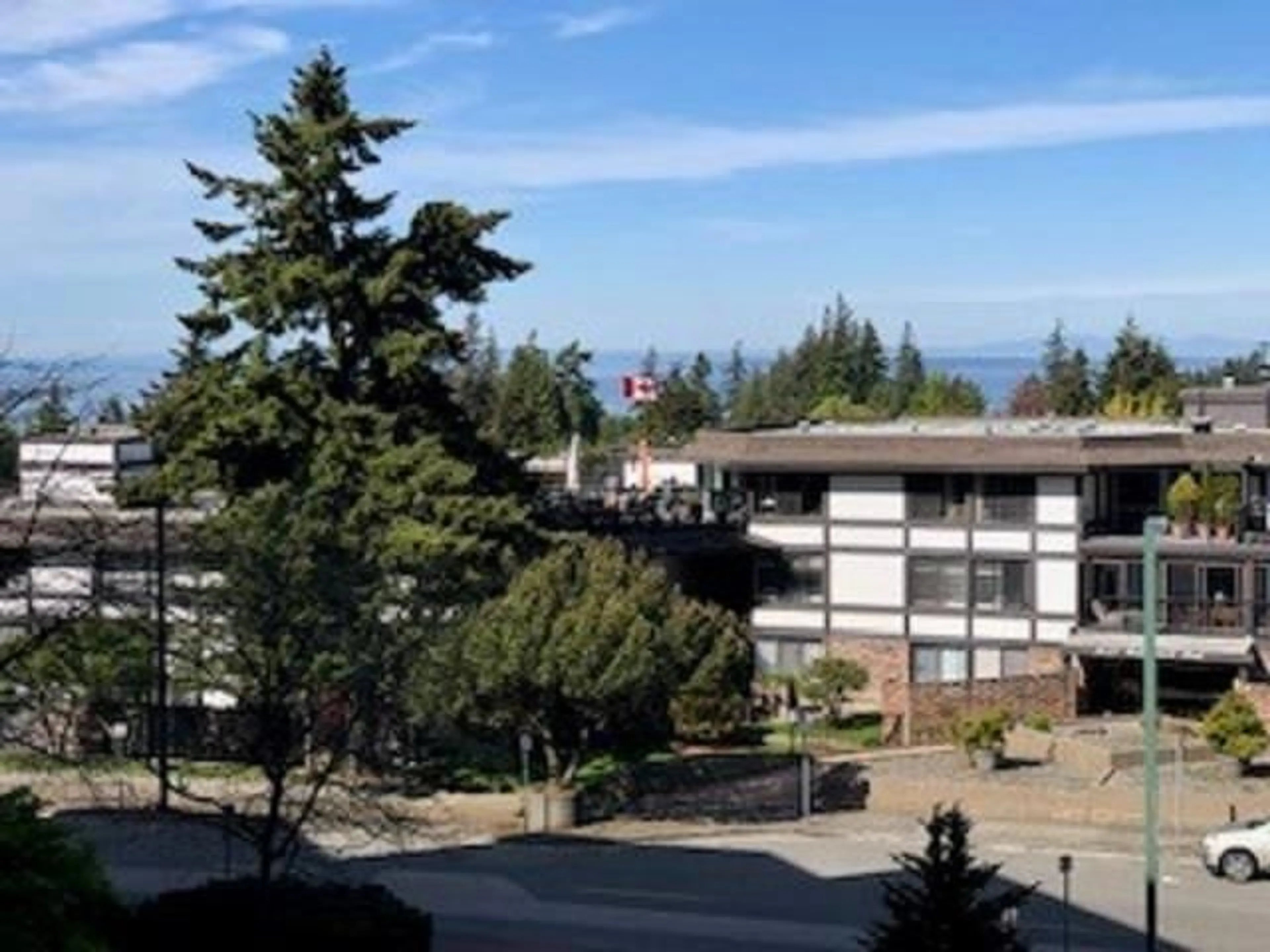 A pic from outside/outdoor area/front of a property/back of a property/a pic from drone, mountain view for 401 - 1442 FOSTER, White Rock British Columbia V4B3X7