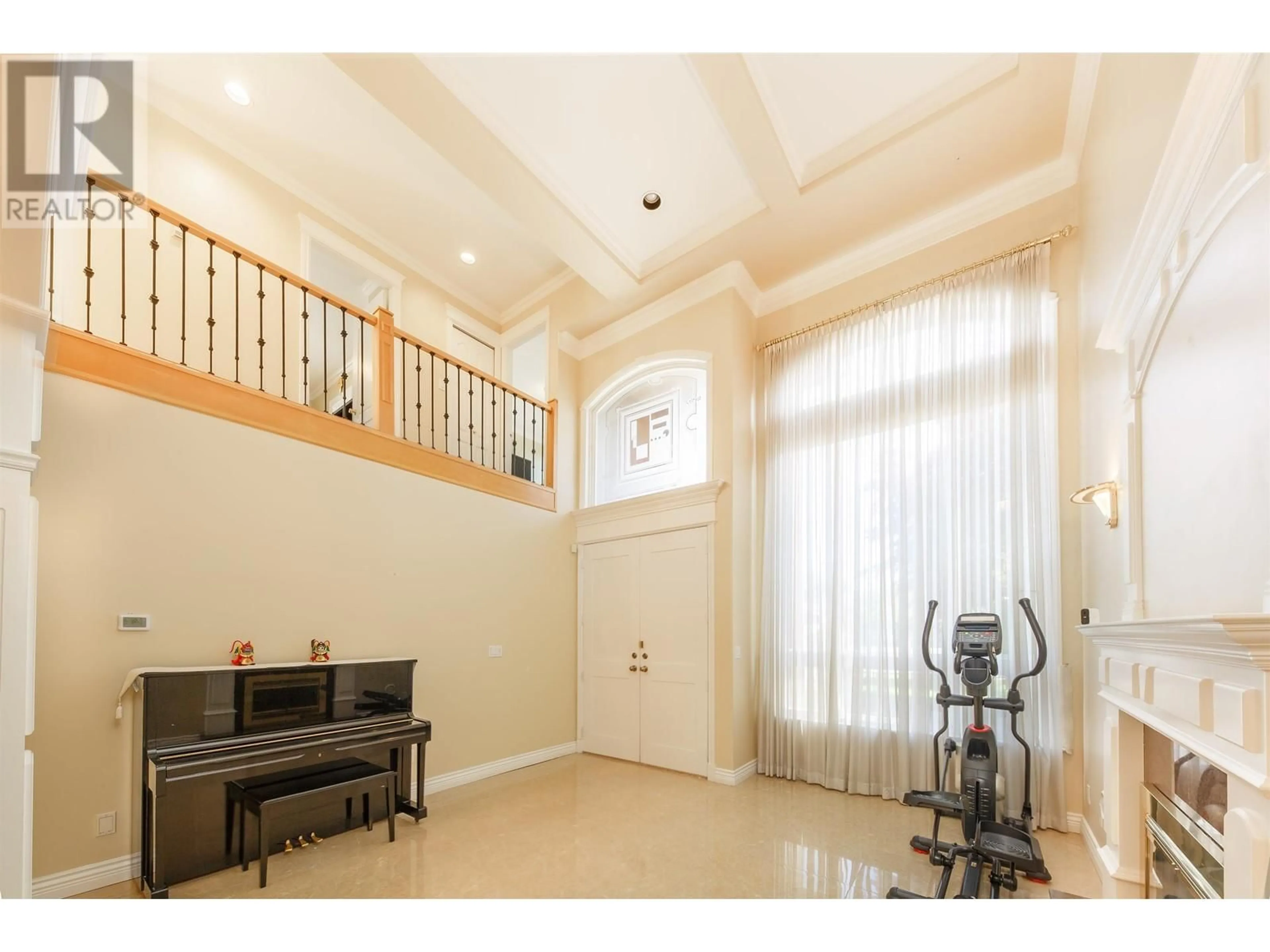 Indoor foyer for 7471 LINDSAY ROAD, Richmond British Columbia V7C3M7