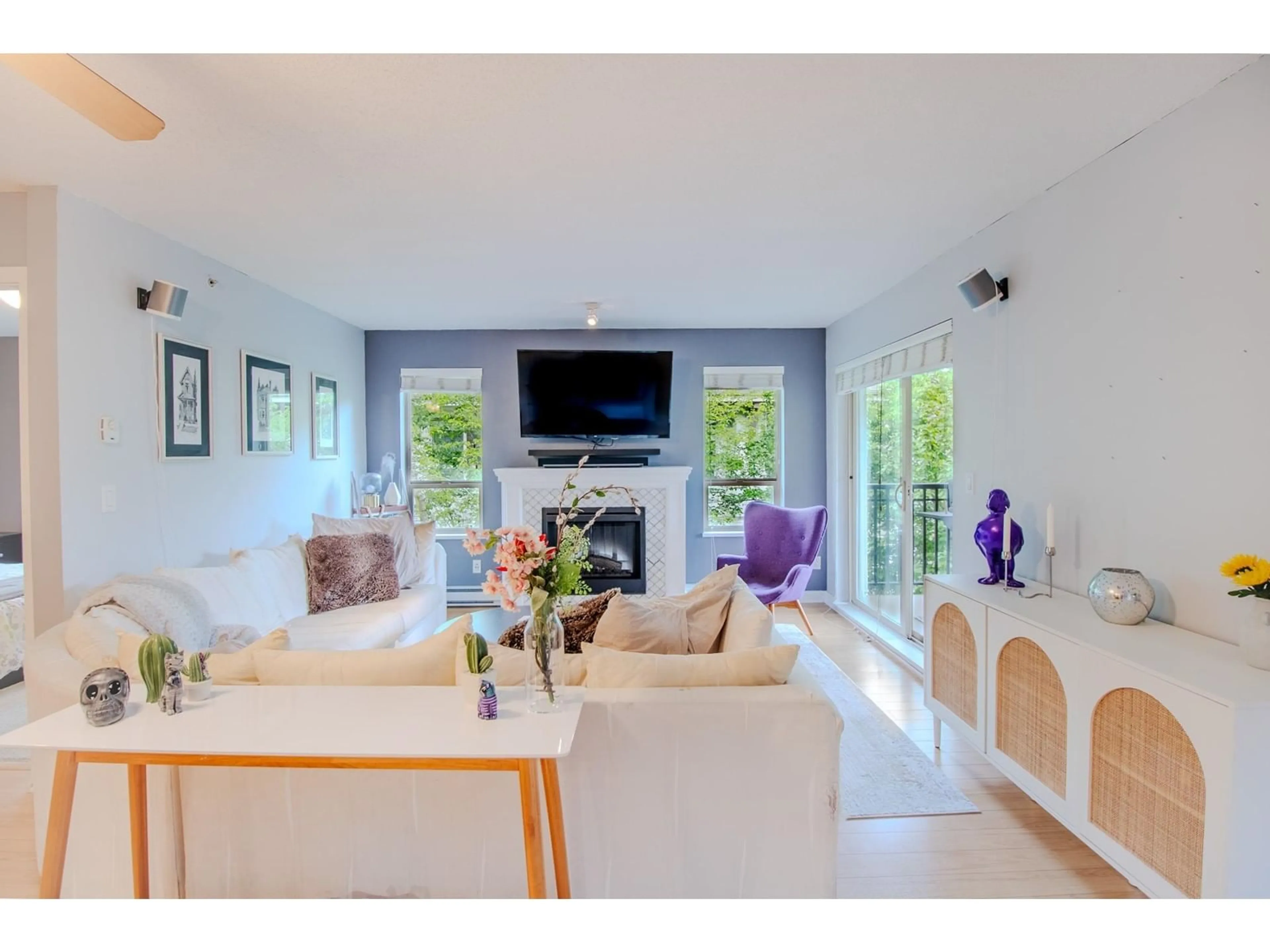 Living room with furniture, unknown for D410 - 8929 202, Langley British Columbia V1M0B4