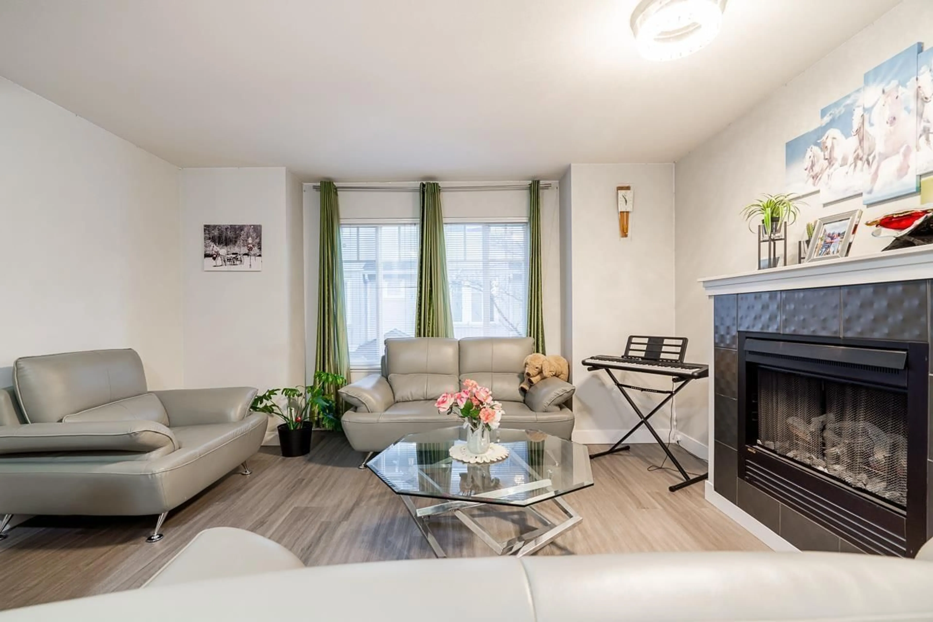 Living room with furniture, wood/laminate floor for 118 - 12711 64, Surrey British Columbia V3W1X1