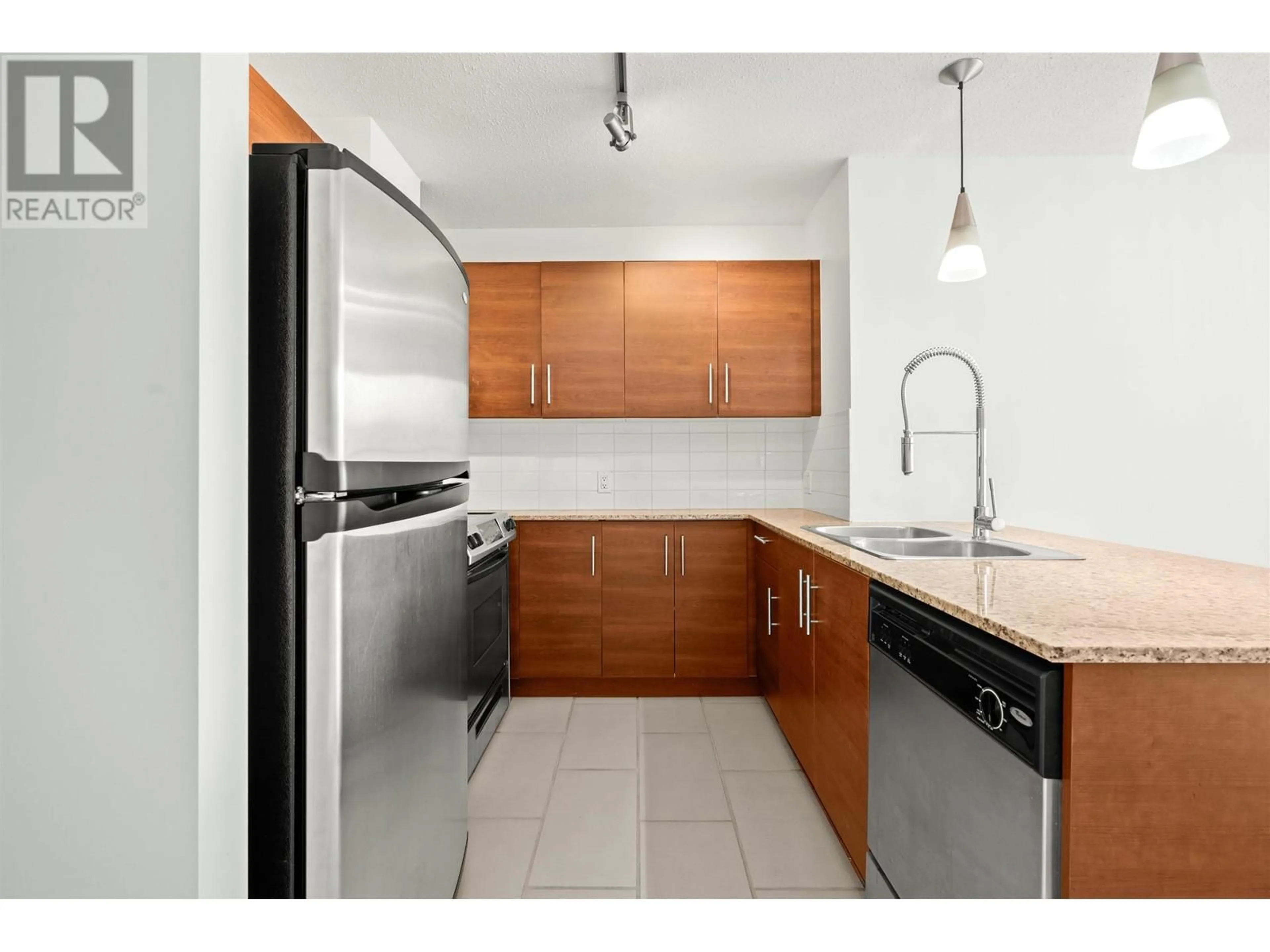 Standard kitchen, unknown for 701 - 814 ROYAL AVENUE, New Westminster British Columbia V3M1J9