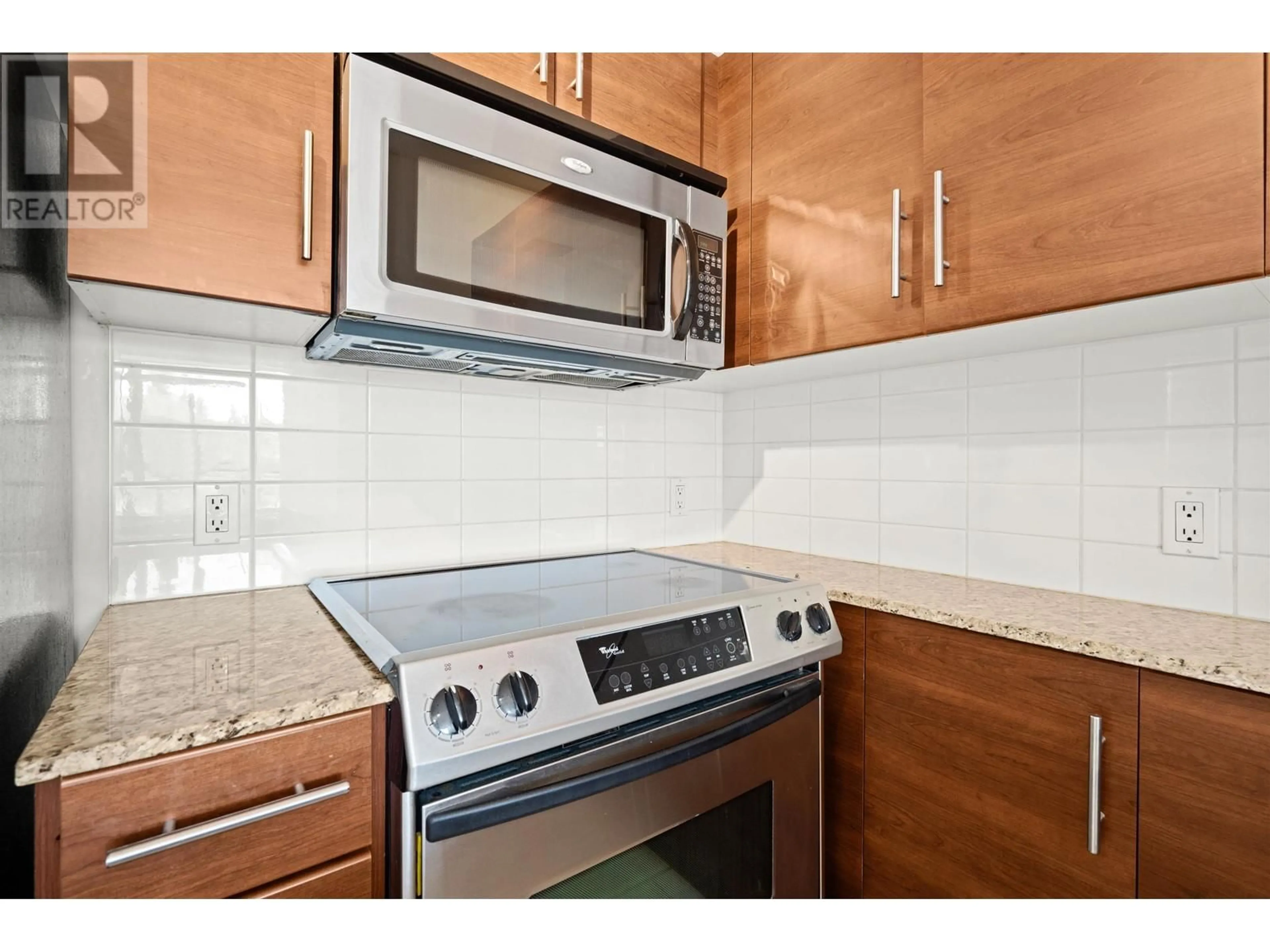 Standard kitchen, ceramic/tile floor for 701 - 814 ROYAL AVENUE, New Westminster British Columbia V3M1J9