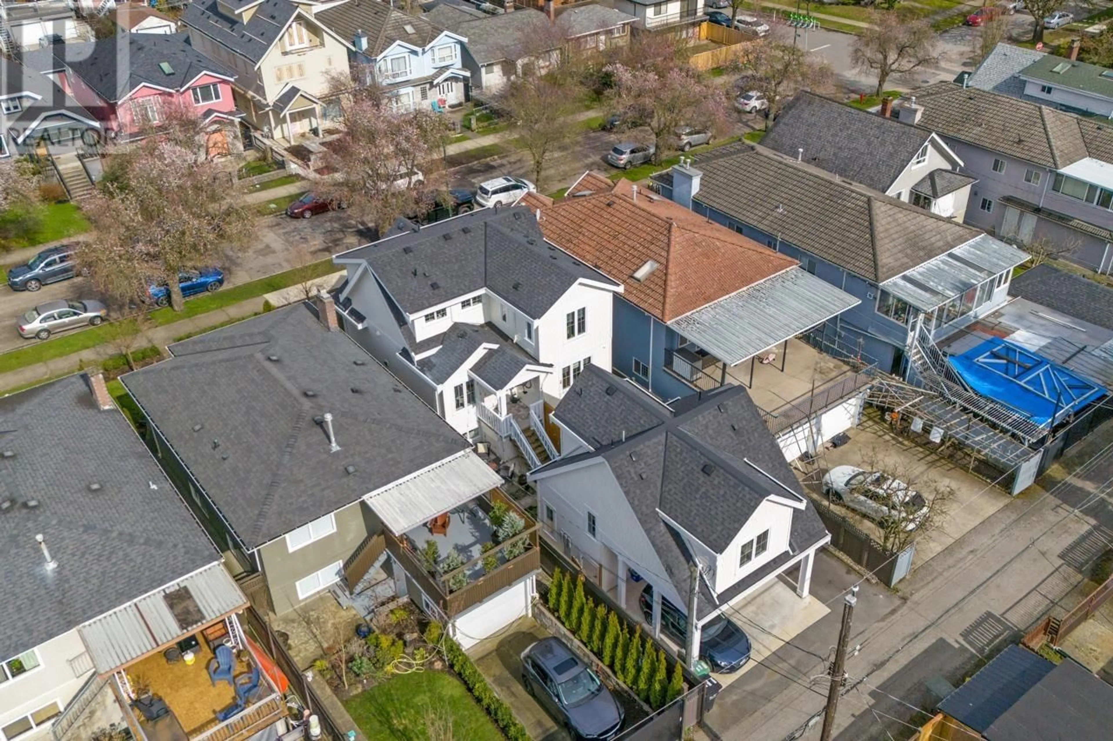 A pic from outside/outdoor area/front of a property/back of a property/a pic from drone, unknown for 2248 GRANT STREET, Vancouver British Columbia V5L2Z7