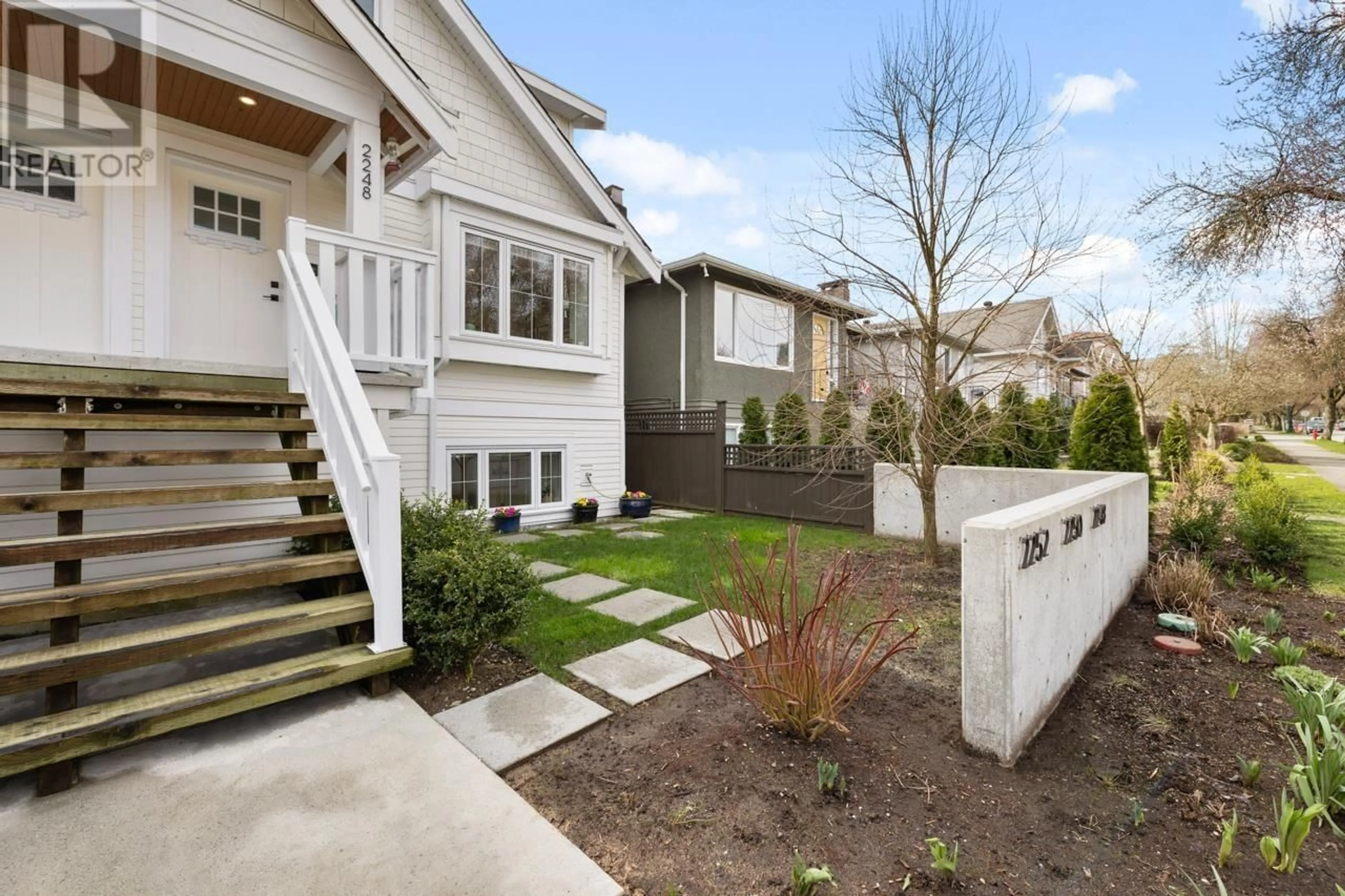 Unknown for 2248 GRANT STREET, Vancouver British Columbia V5L2Z7