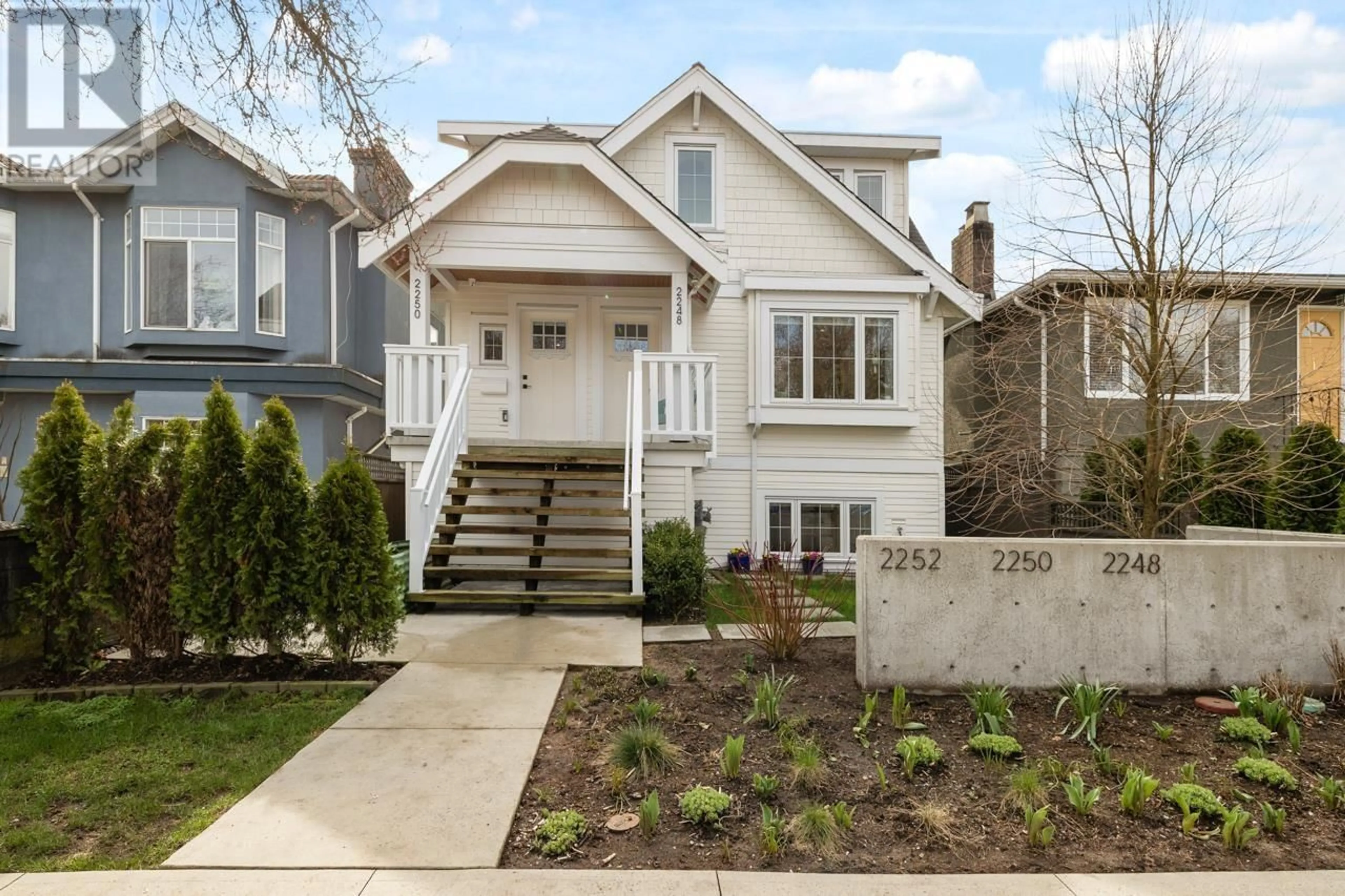 Unknown for 2252 GRANT STREET, Vancouver British Columbia V5L2Z7