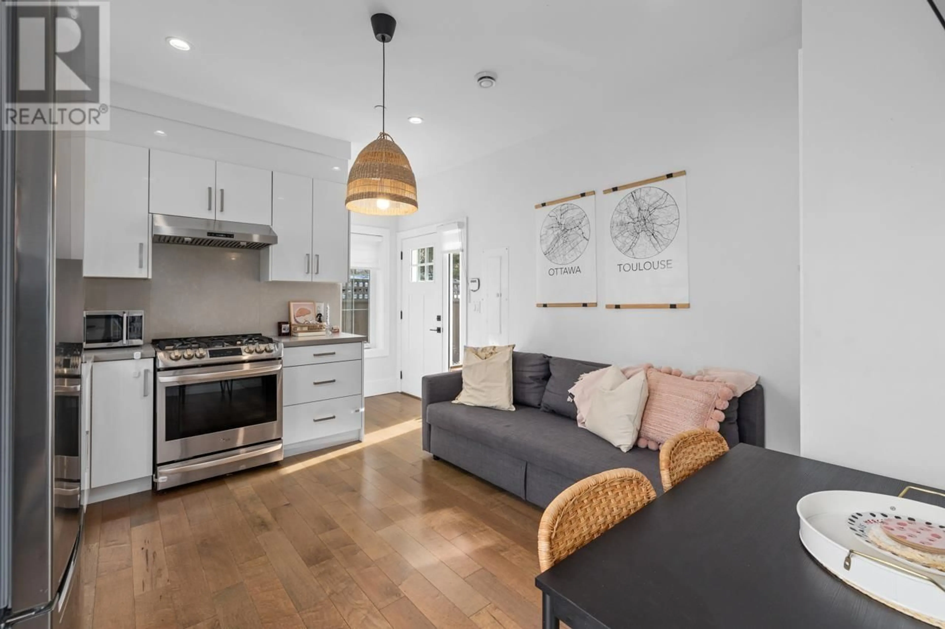 Open concept kitchen, wood/laminate floor for 2252 GRANT STREET, Vancouver British Columbia V5L2Z7