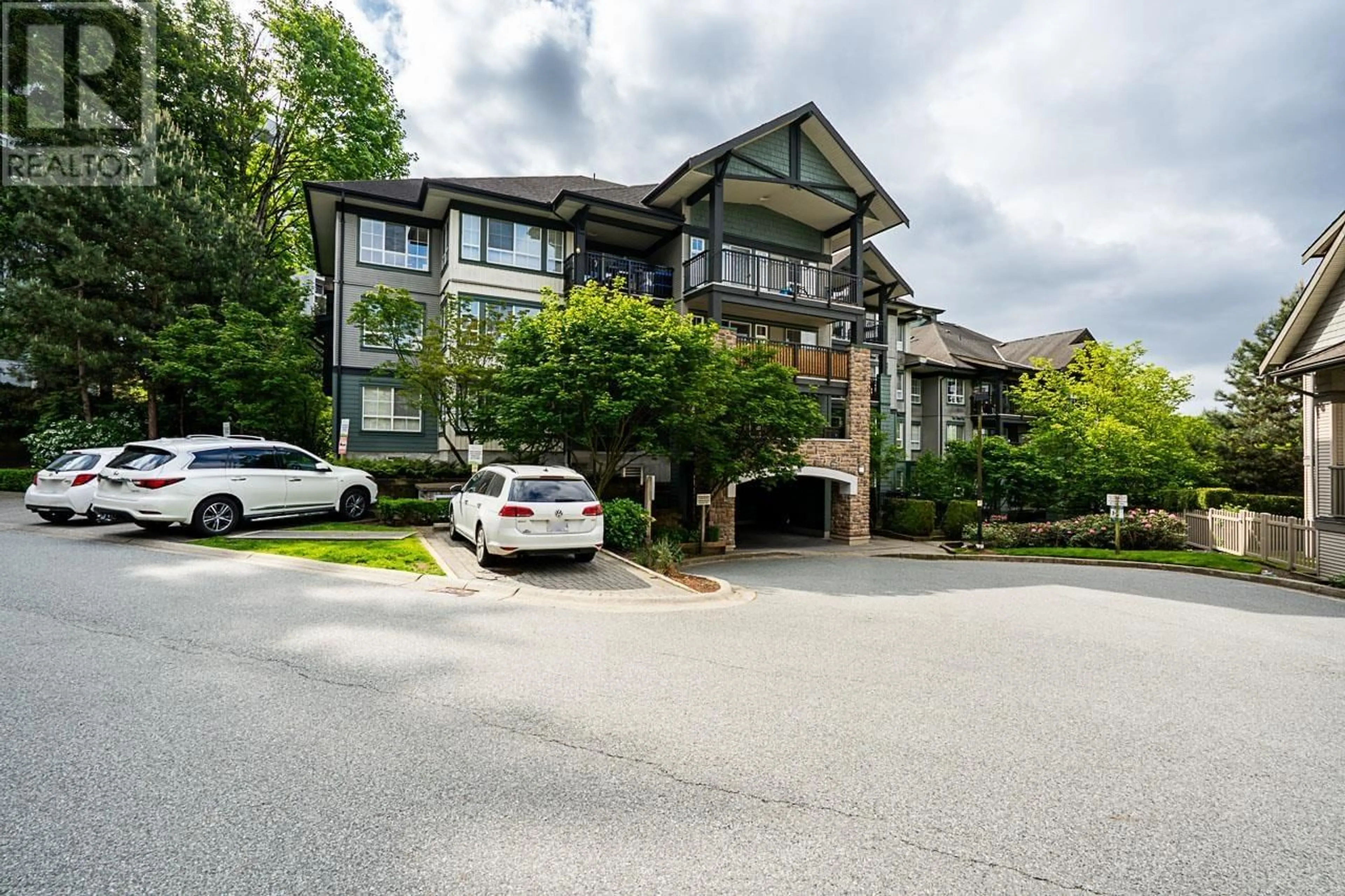 A pic from outside/outdoor area/front of a property/back of a property/a pic from drone, mountain view for 317 - 9098 HALSTON COURT, Burnaby British Columbia V3N0A6