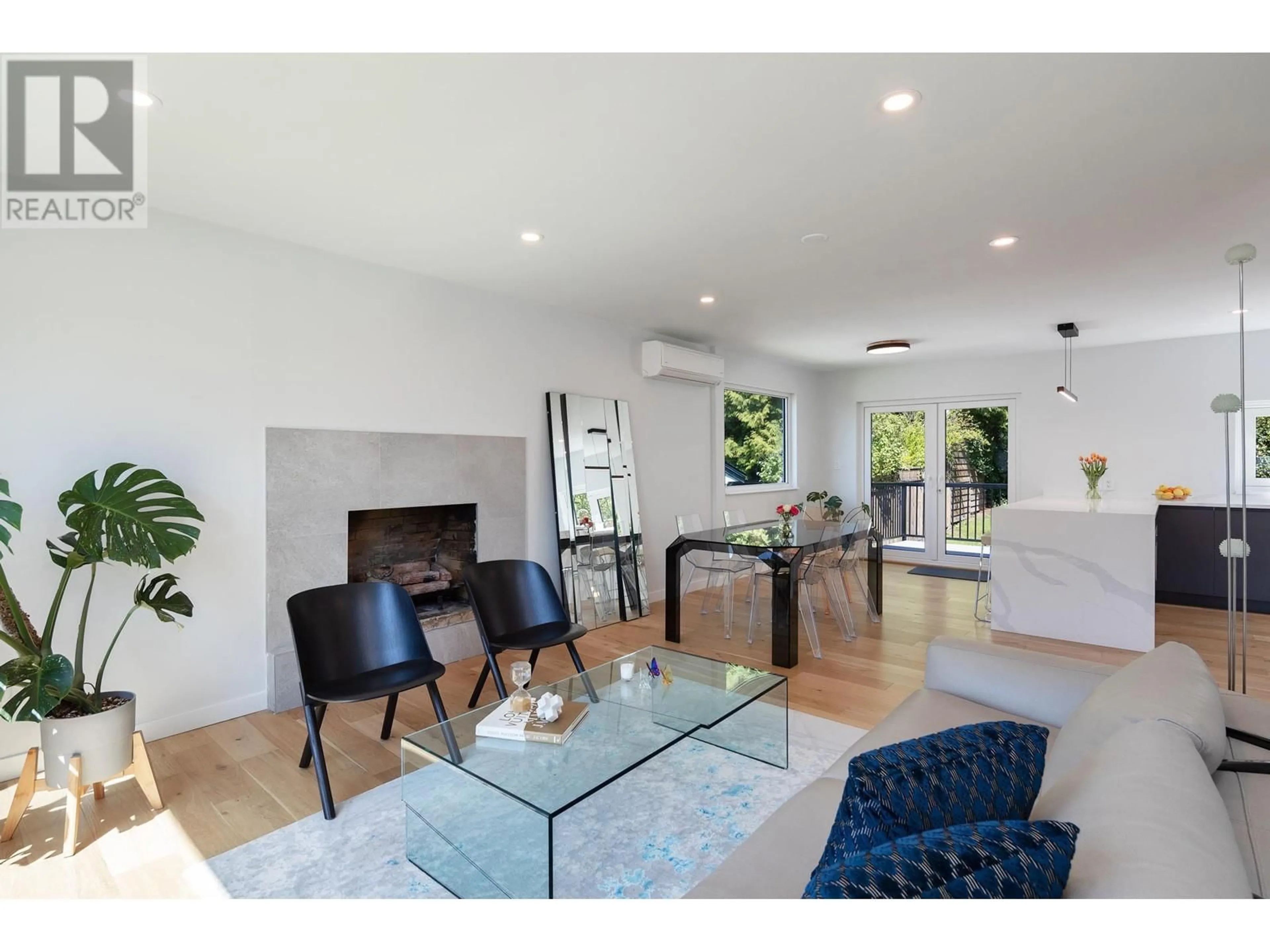 Living room with furniture, unknown for 2996 PLYMOUTH DRIVE, North Vancouver British Columbia V7H1C7