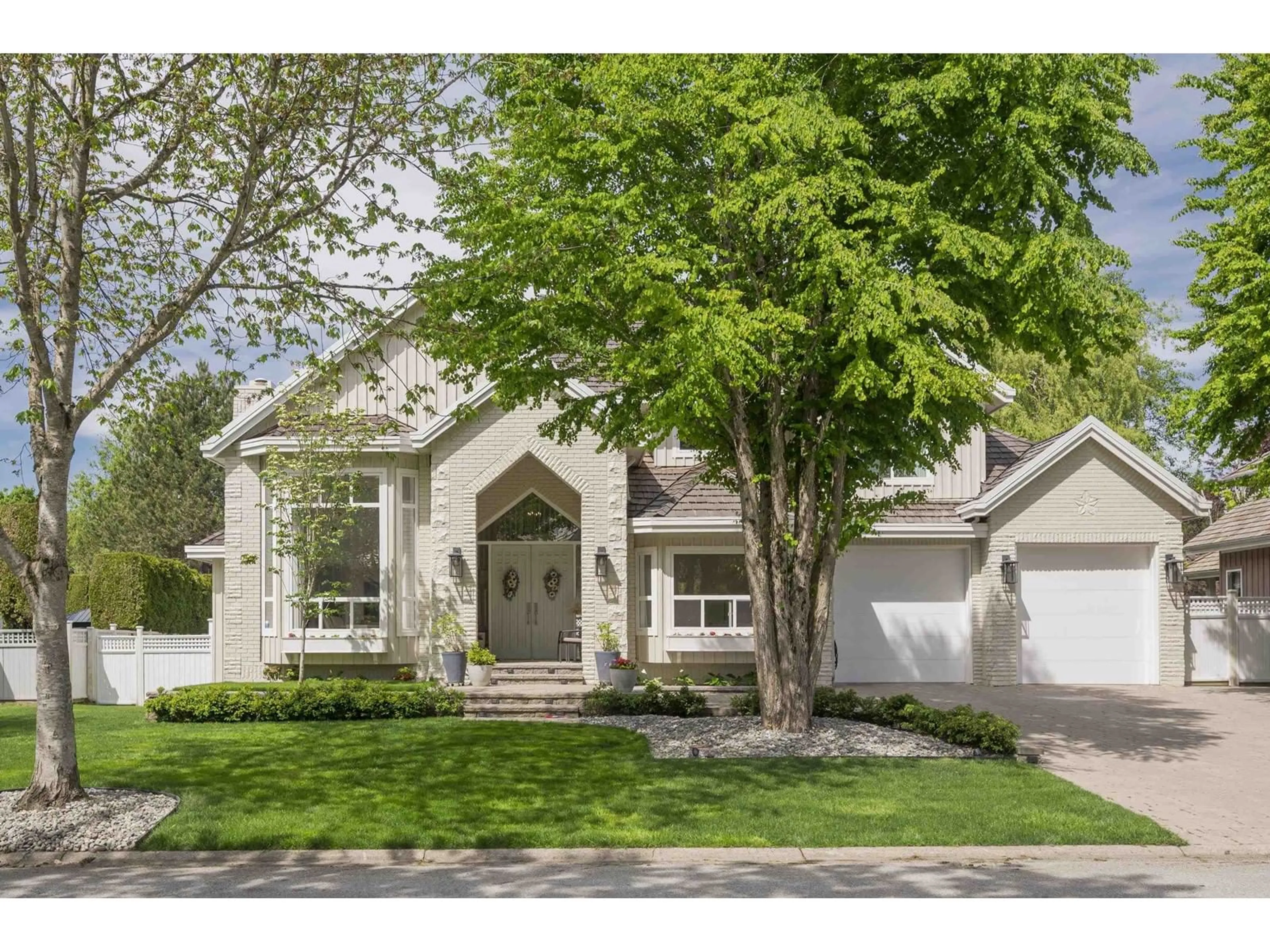 Home with vinyl exterior material, street for 16050 MORGAN CREEK, Surrey British Columbia V3Z0J2
