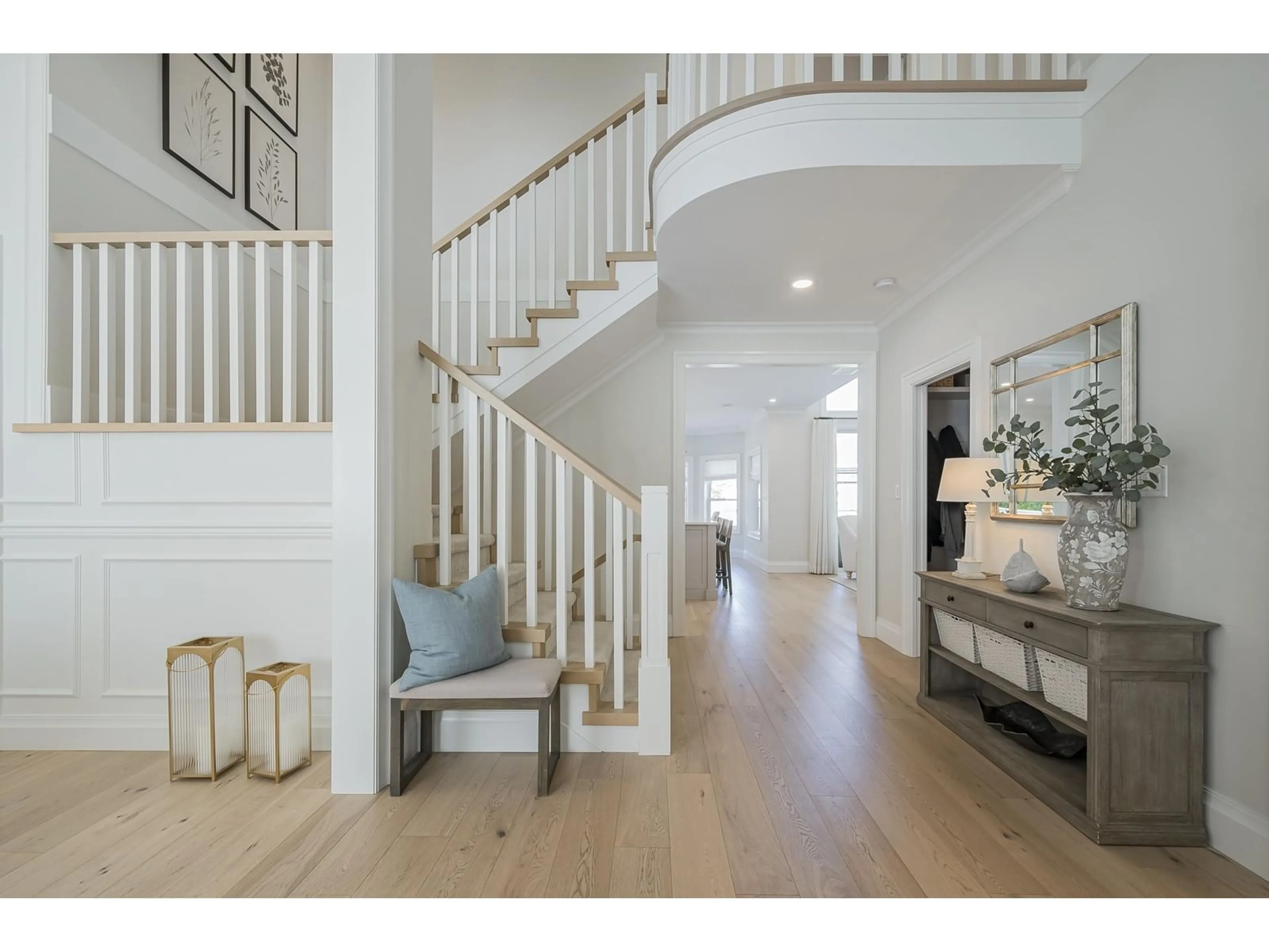 Indoor entryway for 16050 MORGAN CREEK, Surrey British Columbia V3Z0J2