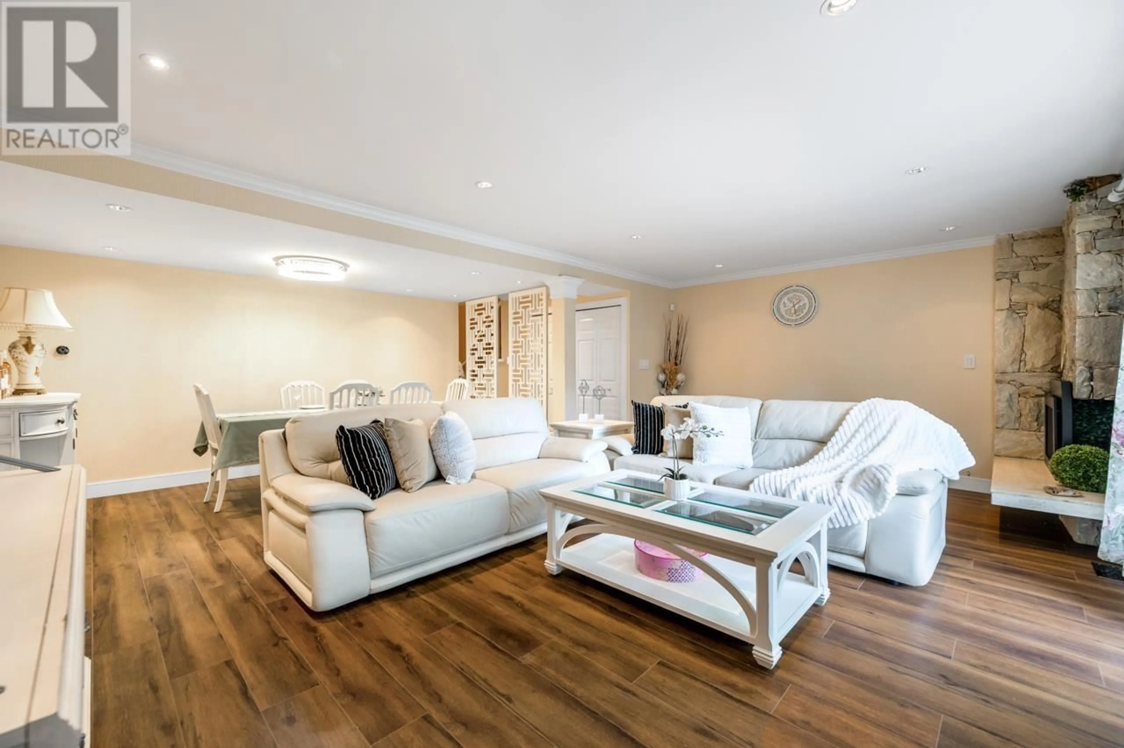 Living room with furniture, wood/laminate floor for 26 - 8111 SAUNDERS ROAD, Richmond British Columbia V7A4L9