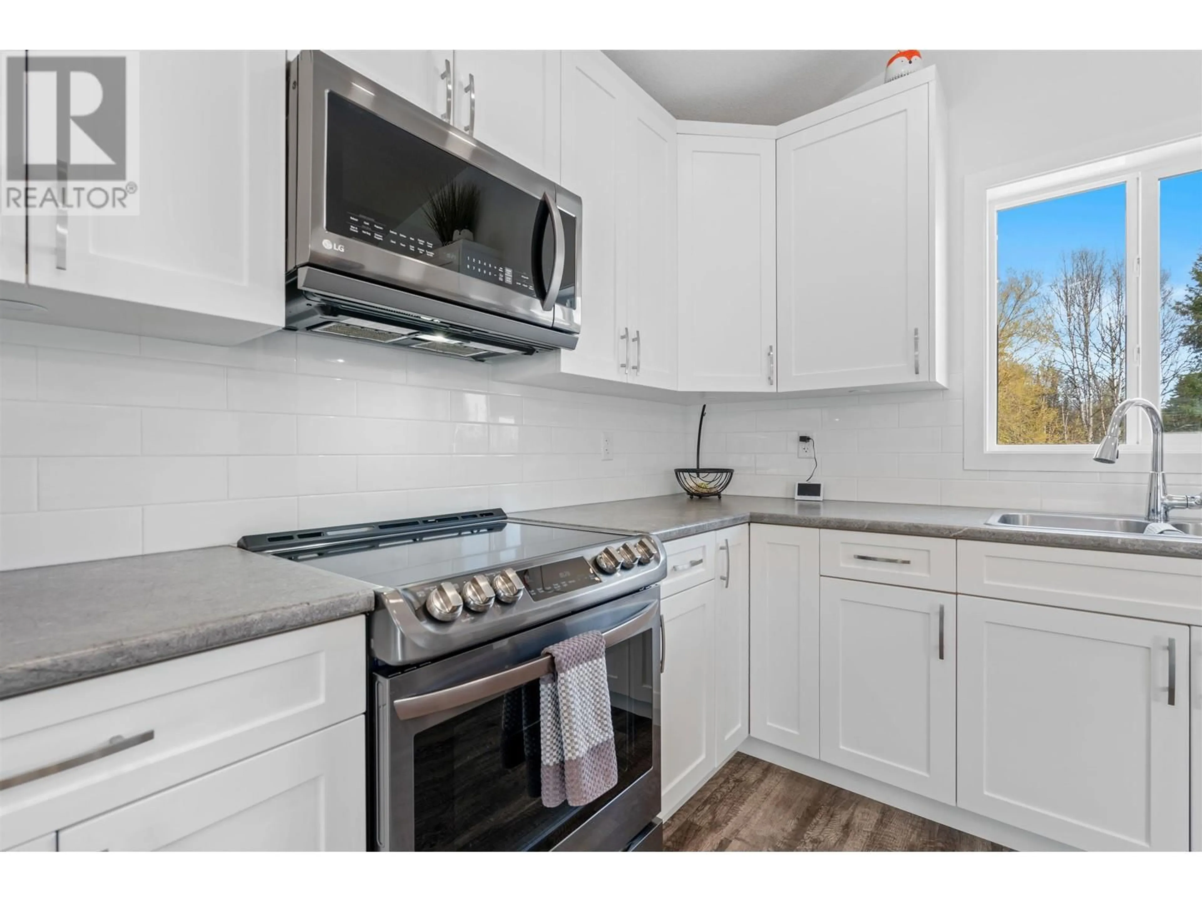 Standard kitchen, ceramic/tile floor for 7048 HILLU ROAD, Prince George British Columbia V2K0B4