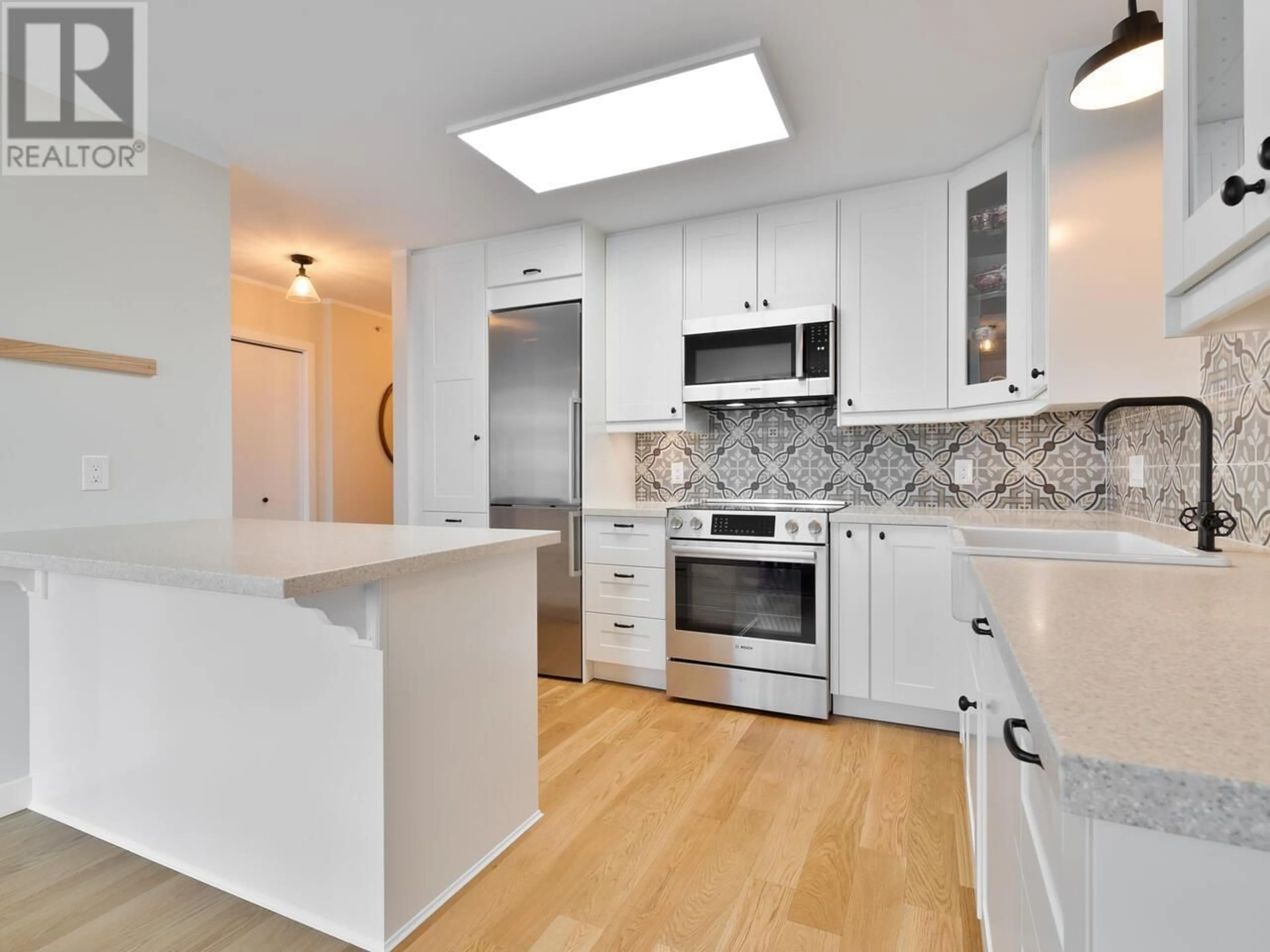 Open concept kitchen, ceramic/tile floor for 901 - 720 HAMILTON STREET, New Westminster British Columbia V3M7A6